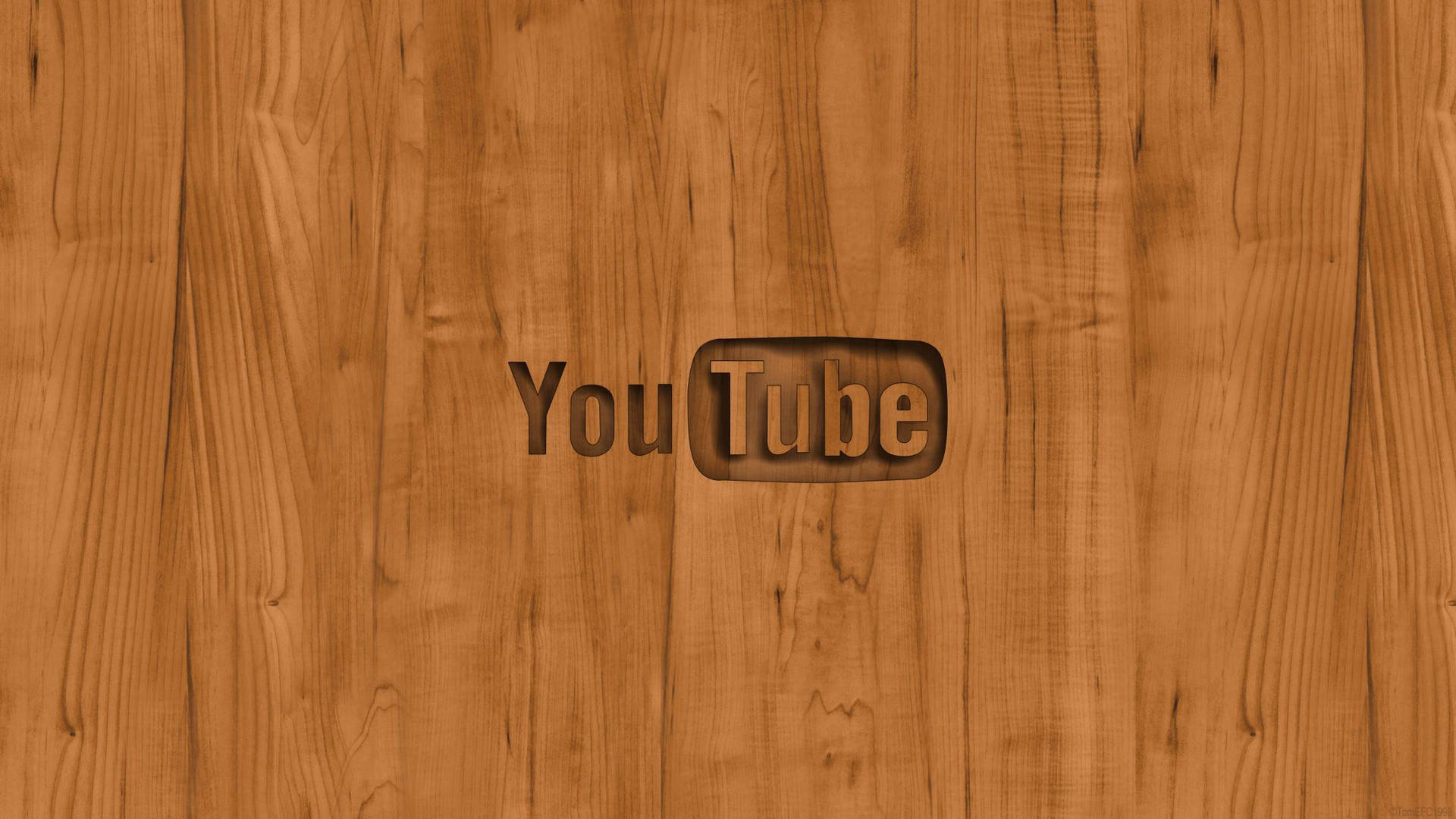 YouTube 標誌嵌入木質表面，木紋清晰可見。