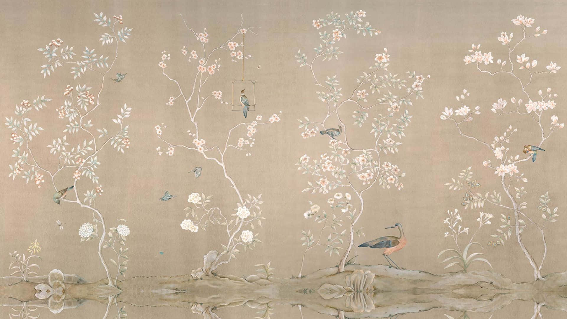 米色壁紙上，精緻的花枝與鳥兒倒映在水中。