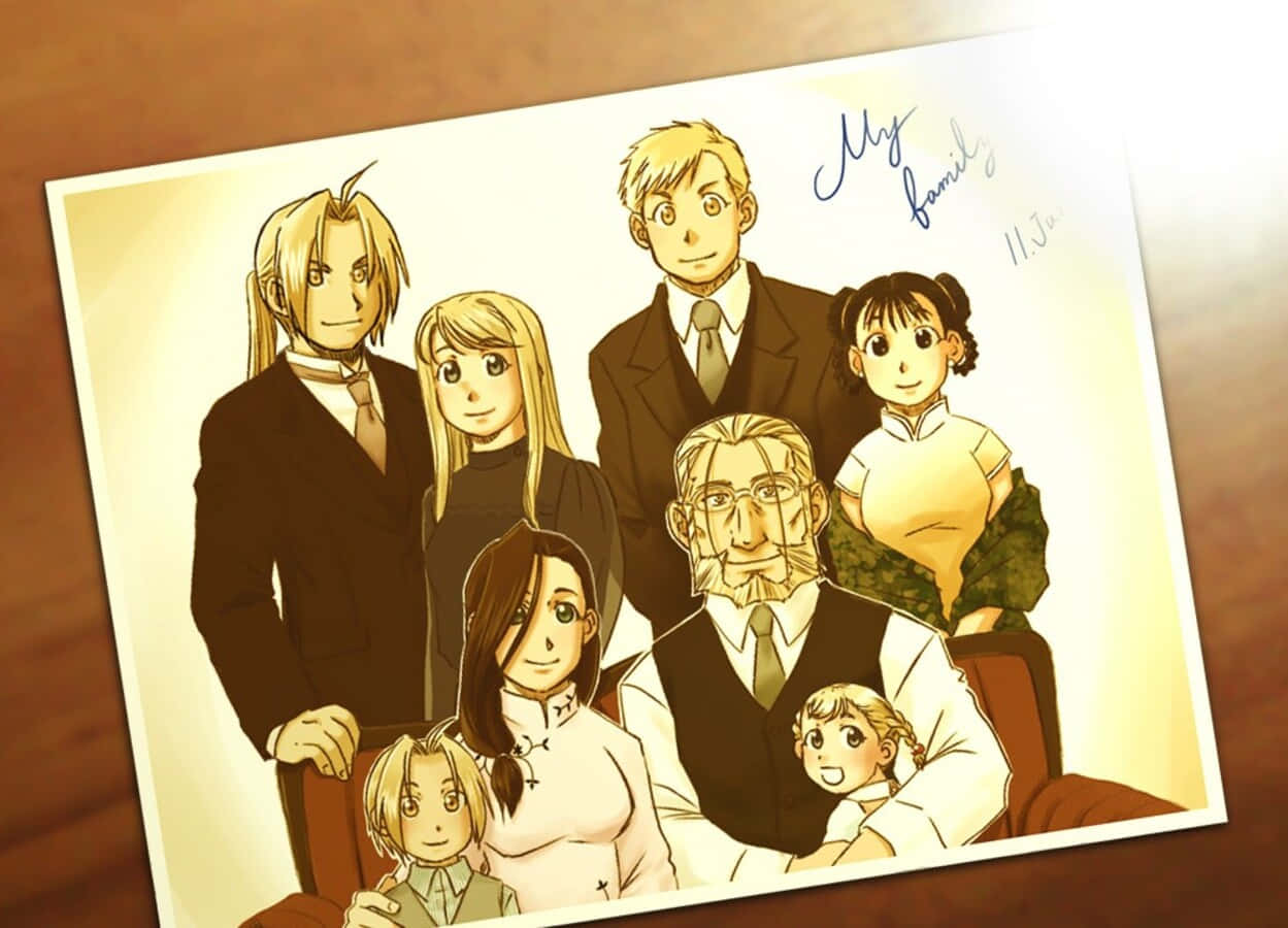 Van Hohenheim 桌布 壁紙 — 木質表面上嘅暖色調動畫家庭肖像，附有手寫草書「My family」。
