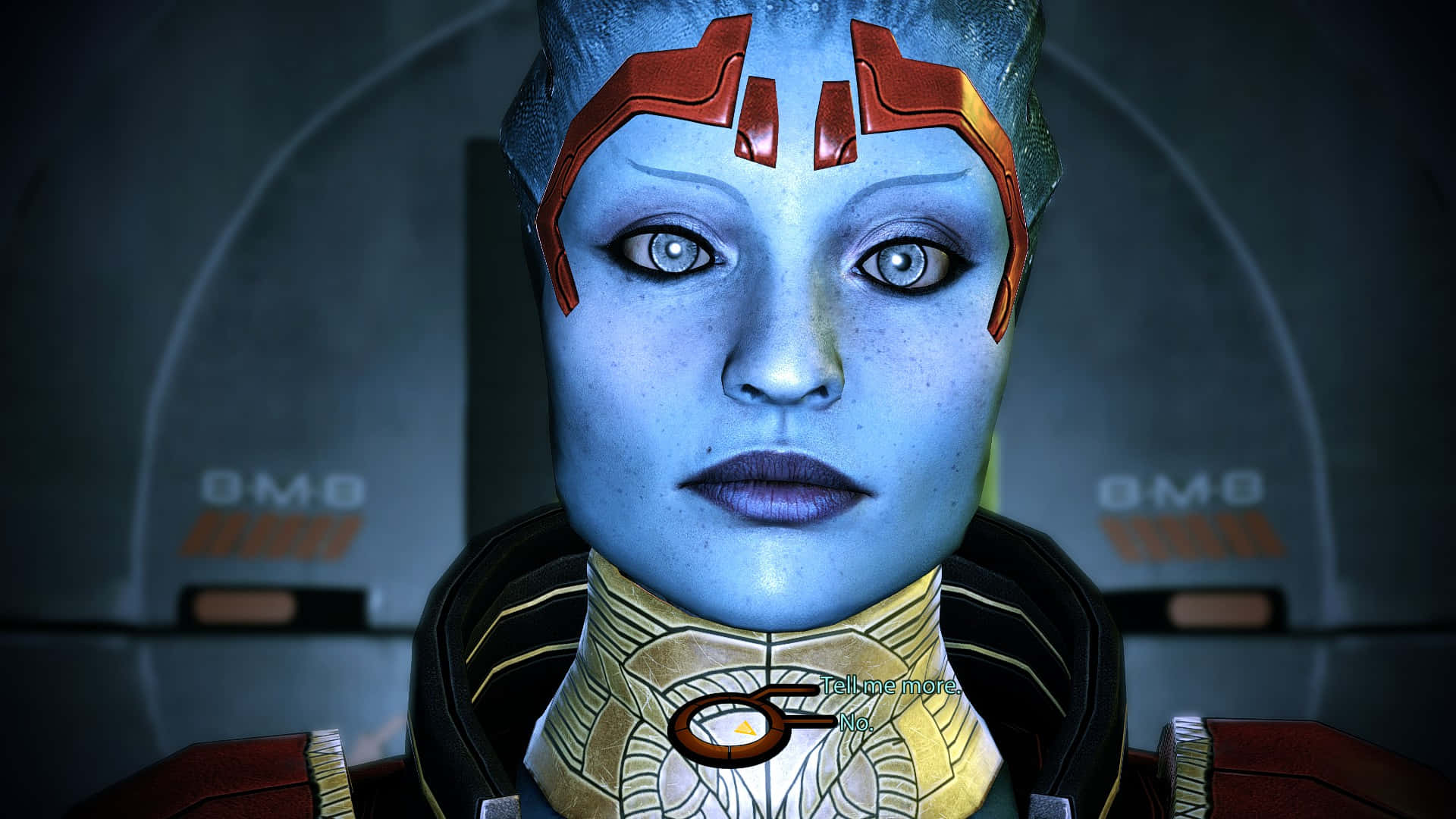 Mass Effect Samara 桌布 壁紙 — 未來場景中，藍皮膚外星女性戴紅色頭飾和金項圈的近距離特寫。