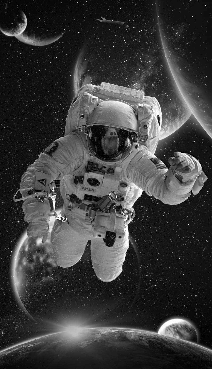 穿著太空衣的太空人在行星和星星之間漂浮。