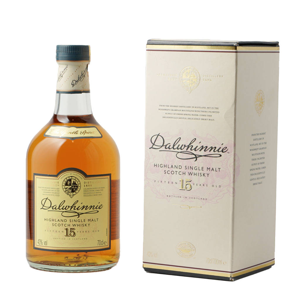 Dalwhinnie 15年蘇格蘭威士忌酒瓶和盒子在白色背景上