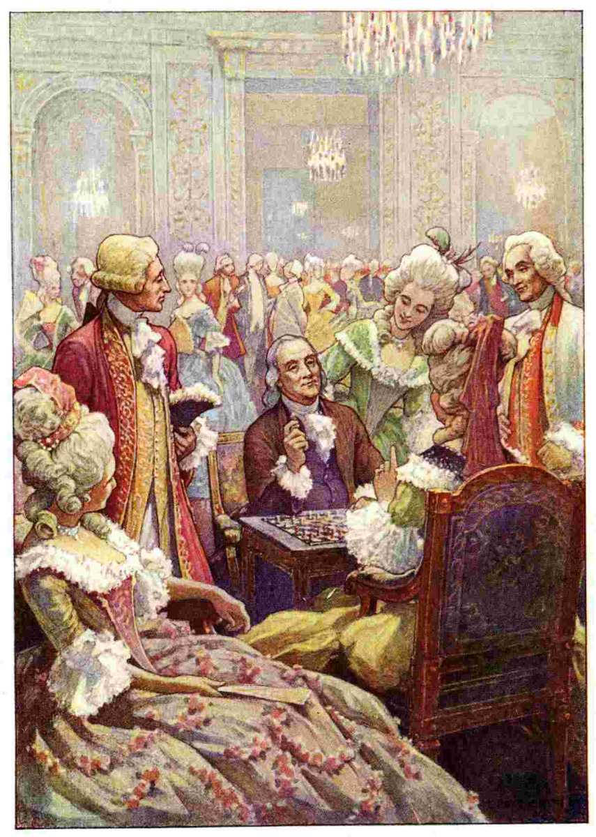 本傑明·富蘭克林下棋 壁紙 — 18世紀優雅的貴族穿著華麗的禮服和假髮，在吊燈下的大宴會廳社交。