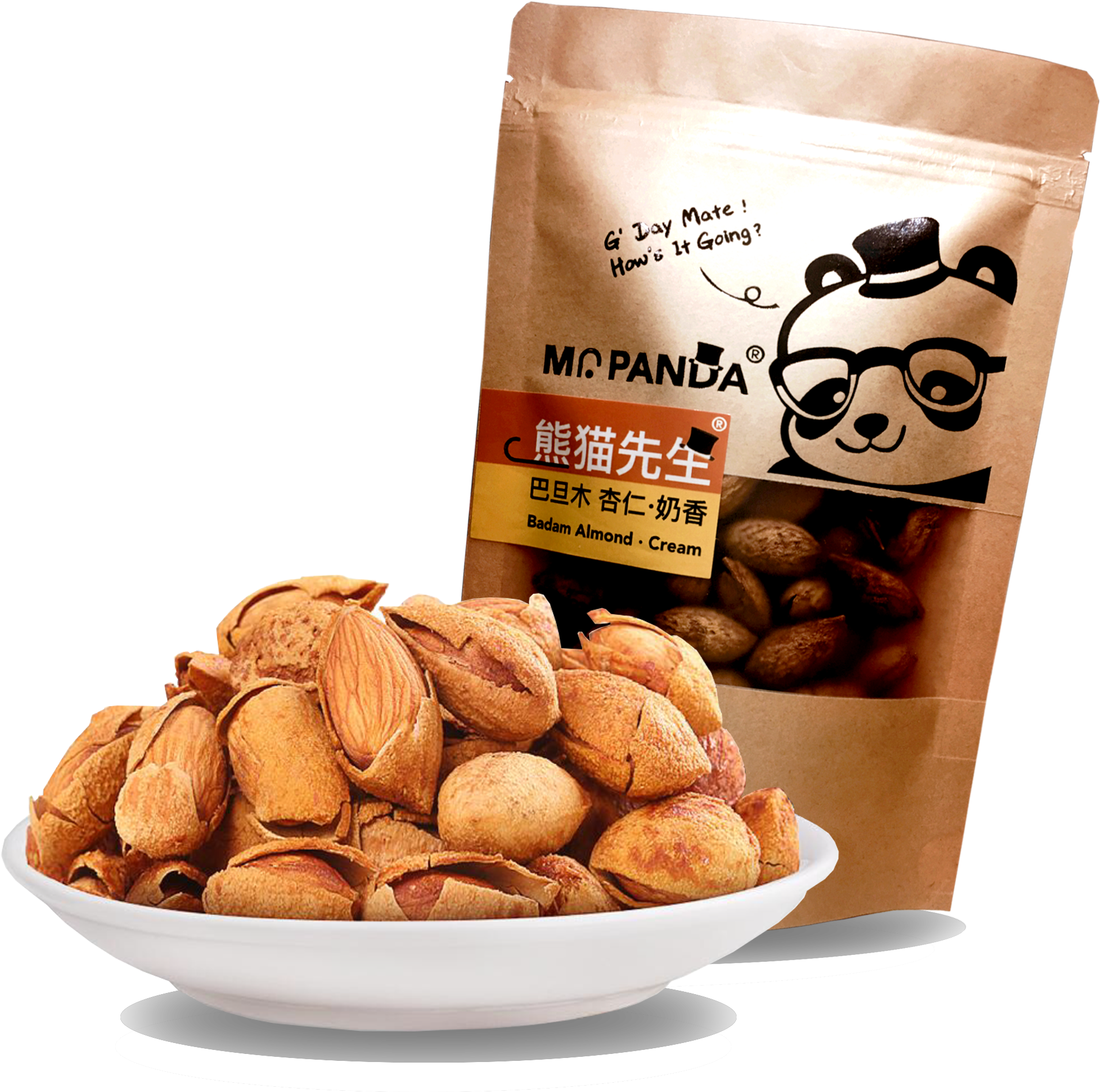 杏仁包裝品牌設計 壁紙 — 一個白色碗裝滿烤巴旦木杏仁，放在一個印有戴眼鏡和禮帽的卡通熊貓的棕色品牌袋前。