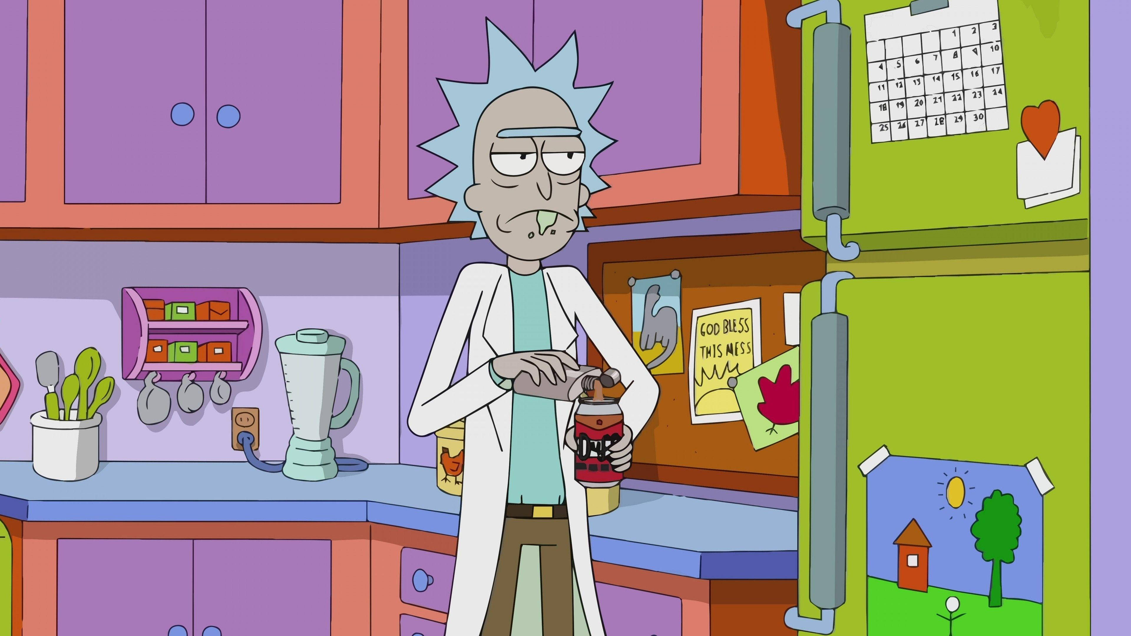 杜夫啤酒瑞克與莫蒂4K 壁紙 — Rick Sanchez 喺佢亂糟糟嘅廚房入面，攞住一個寫住「Pickle Rick」嘅罐，表情好攰。
