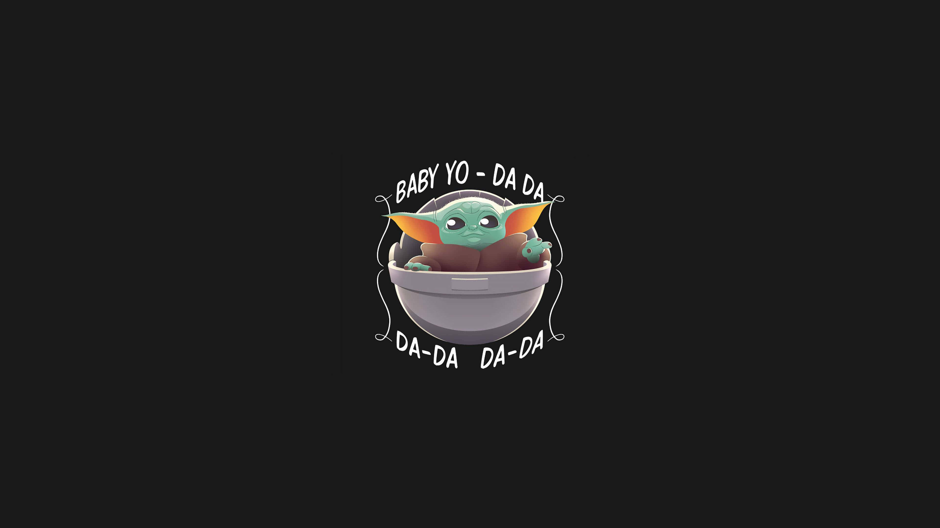 杯中寶寶尤達的美學風 壁紙 — Baby Yoda 坐在一個灰色莢艙中，周圍有俏皮文字，背景為純黑色。