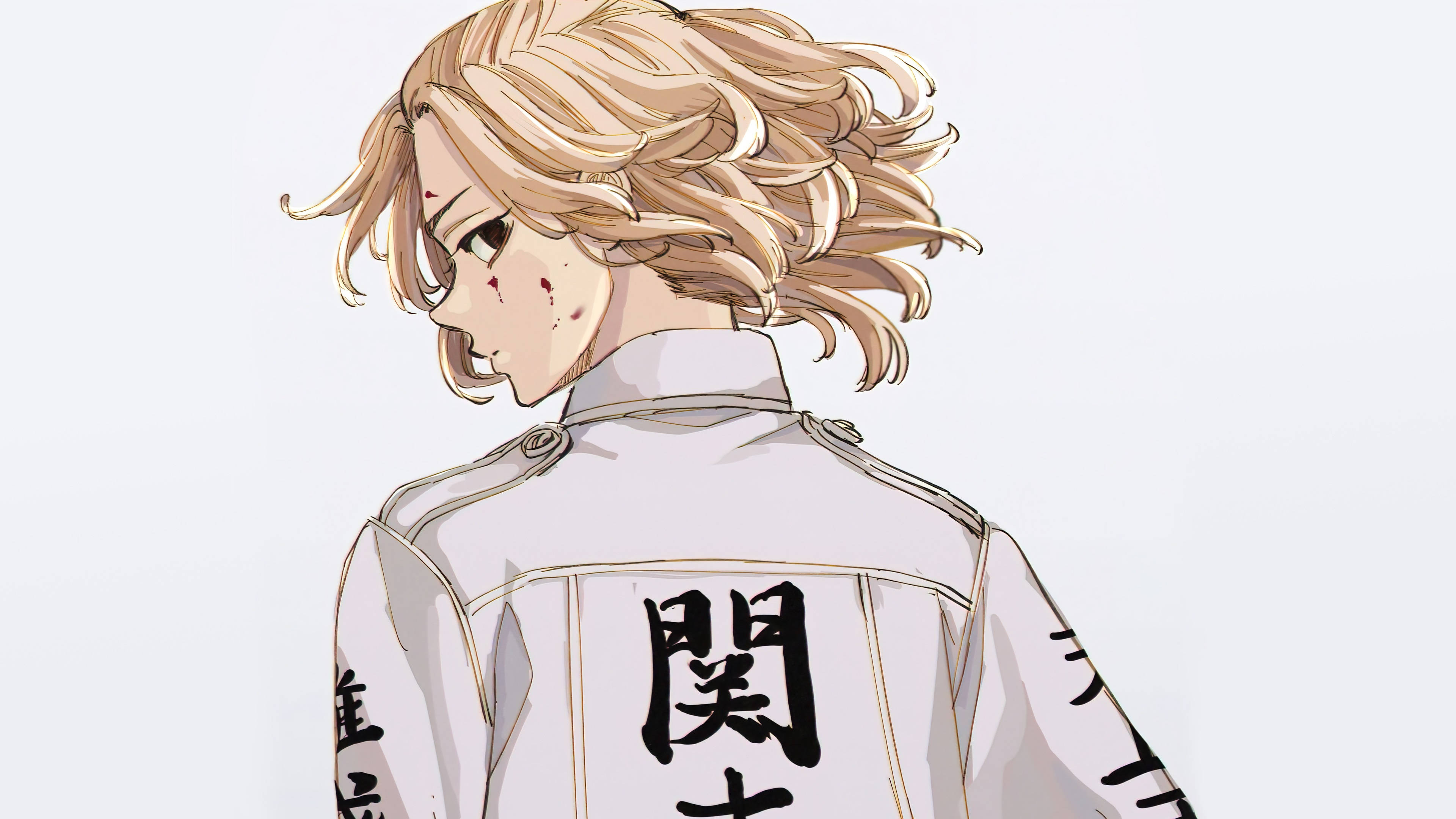 《東京卍復仇者》Mikey 漫畫造型 壁紙 — 動漫角色金髮血臉，身穿白色外套，上有黑色漢字，背景純色。