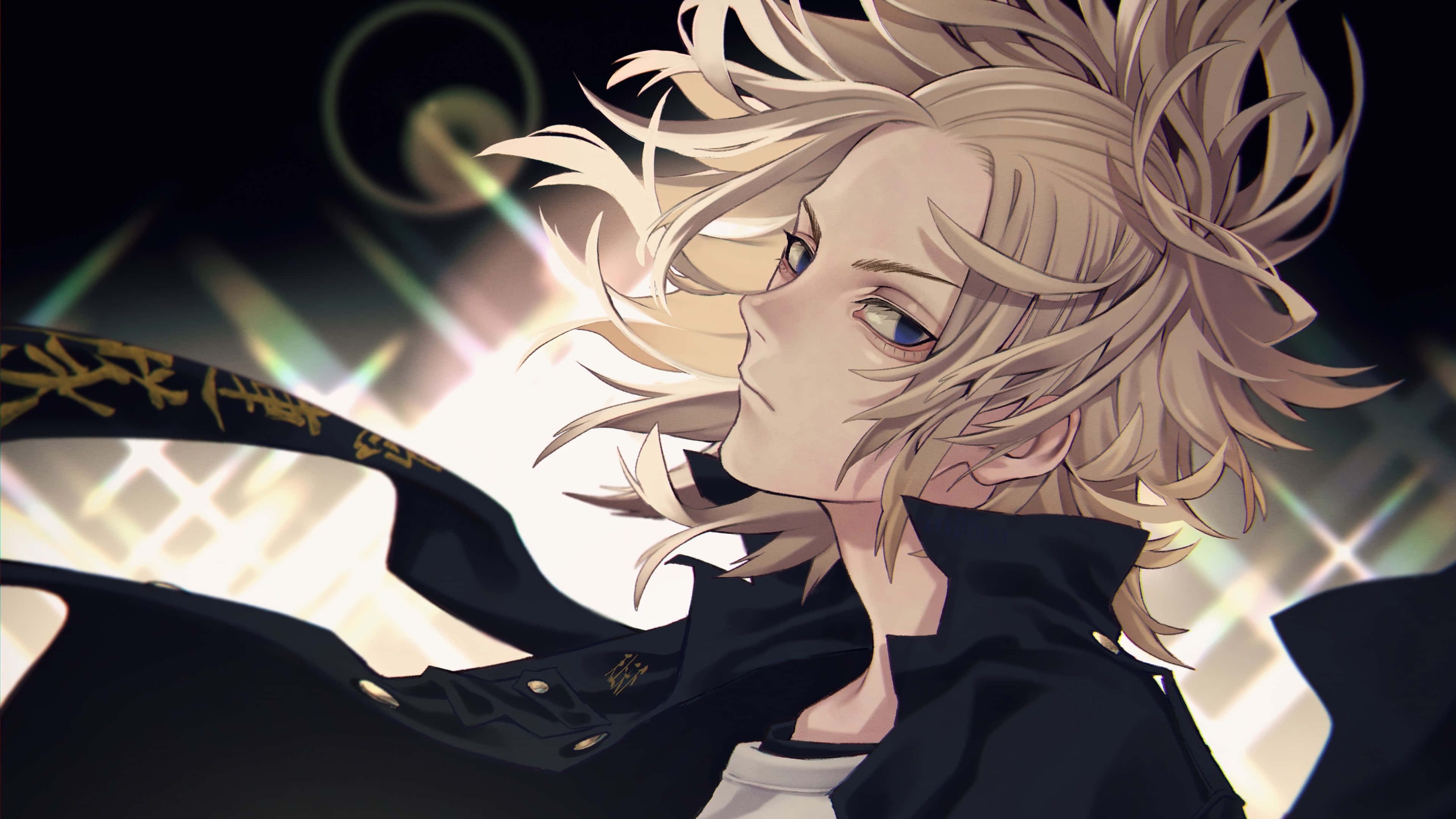 《東京卍復仇者》中的Mikey 壁紙 — 一個金髮藍眼的動漫角色，在帶有光線條紋的發光抽象背景上向上凝視。