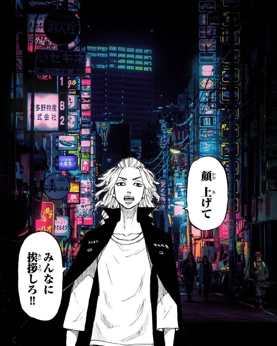 《東京卍復仇者》動畫中的Mikey 壁紙 — 一個漫畫風格的角色站在夜晚霓虹燈閃爍的東京小巷中，周圍環繞著發光的招牌和日文字句。
