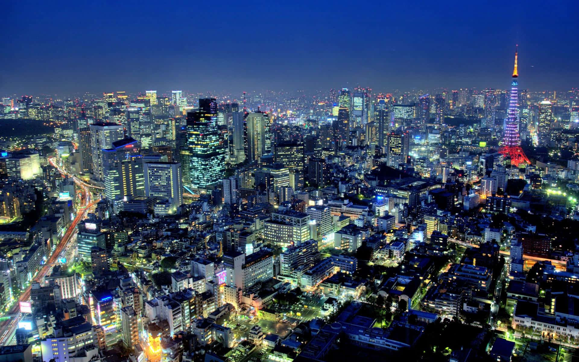 夜晚東京的城市景觀，燈火輝煌，東京塔閃爍。
