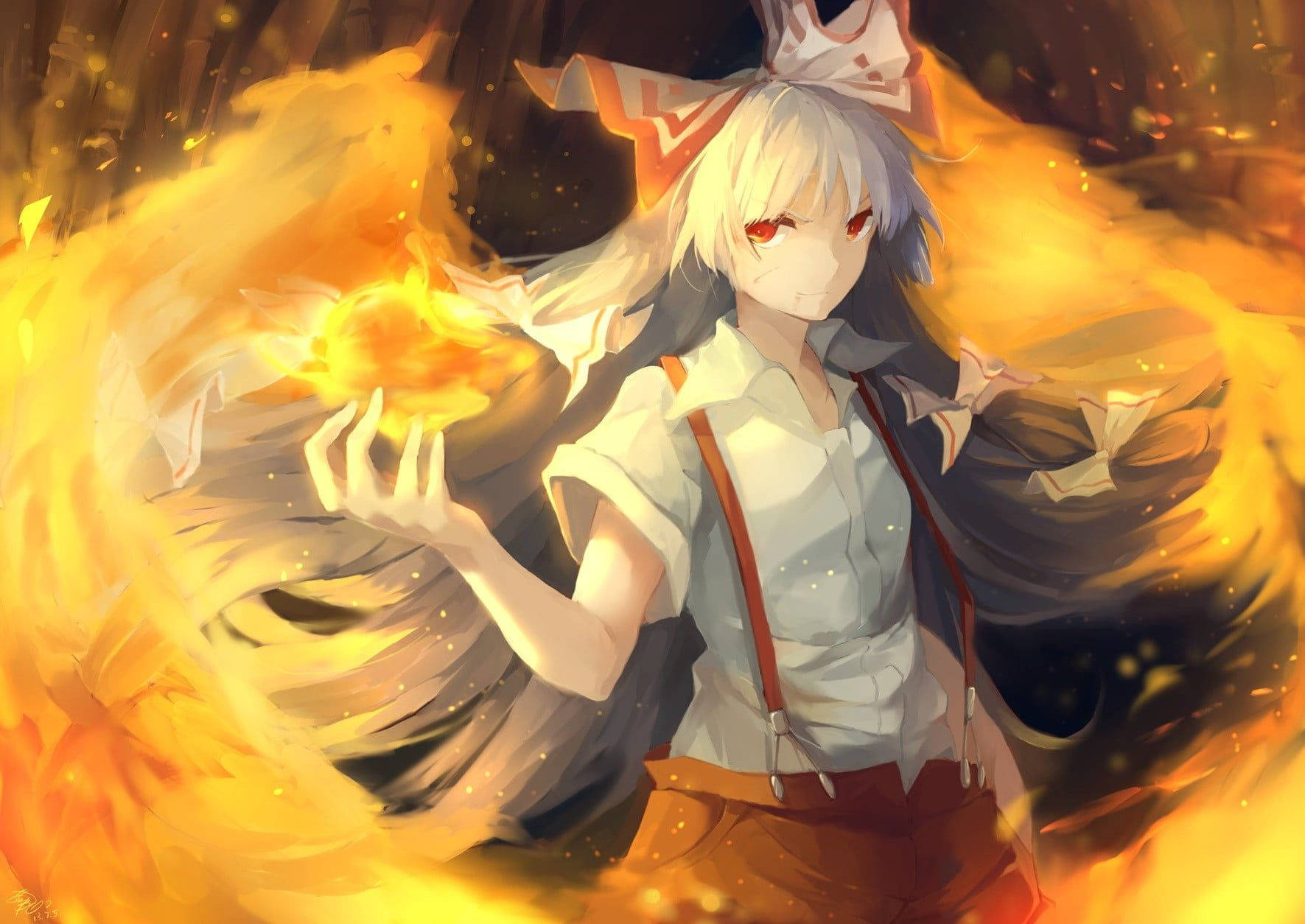 《東方Project》藤原妹紅火 Anime 壁紙 — 動畫女孩，白髮紅眼，手持發光火球，周圍環繞著旋轉的火焰。