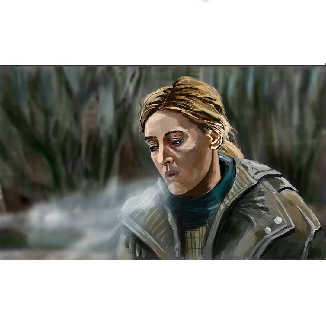 穿著冬季外套的女人在雪地森林中呼出蒸氣