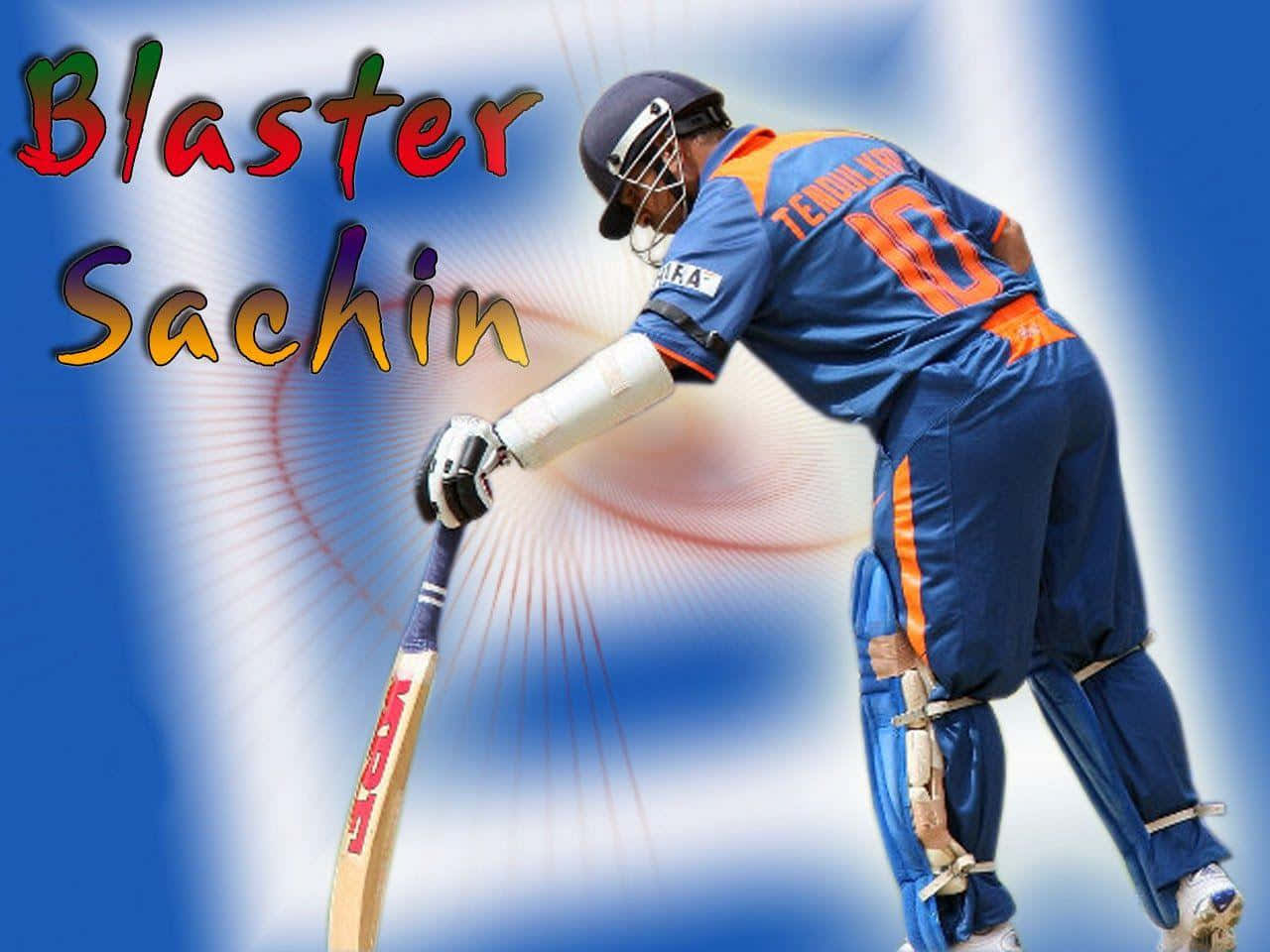Sachin Tendulkar 桌布 壁紙 — 板球運動員Sachin Tendulkar身穿藍色和橙色制服，準備在充滿活力的藍色背景上用球棒擊球，並帶有'Blasters Sachin'文字。