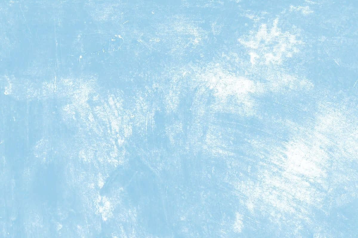 Powder Blue 桌布 壁紙 — 柔和的淺藍色紋理表面，帶有白色筆觸圖案和細微刮痕。