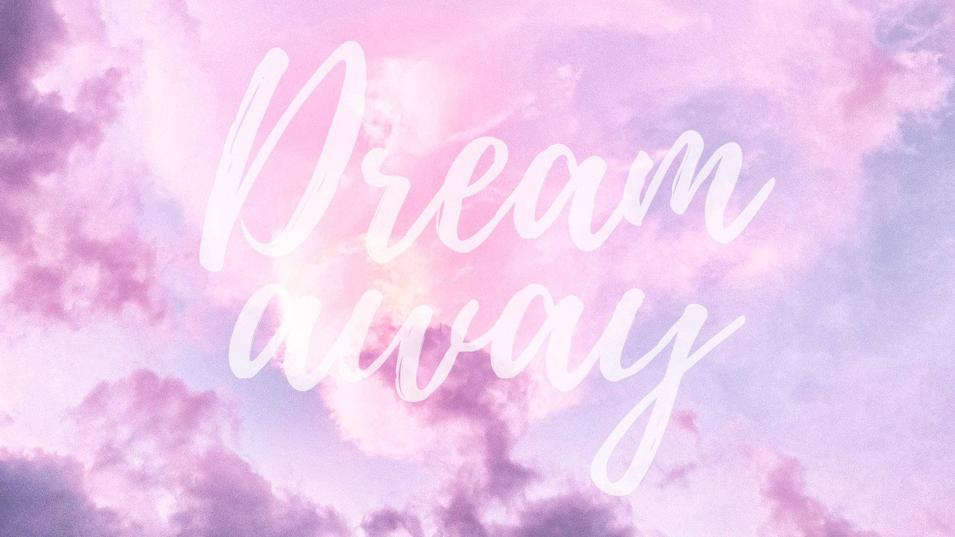 淡彩風格 桌布 壁紙 — 柔和的粉紅色和紫色雲朵形成夢幻的天空背景，襯托出優雅的白色草書文字 'Dream away'。