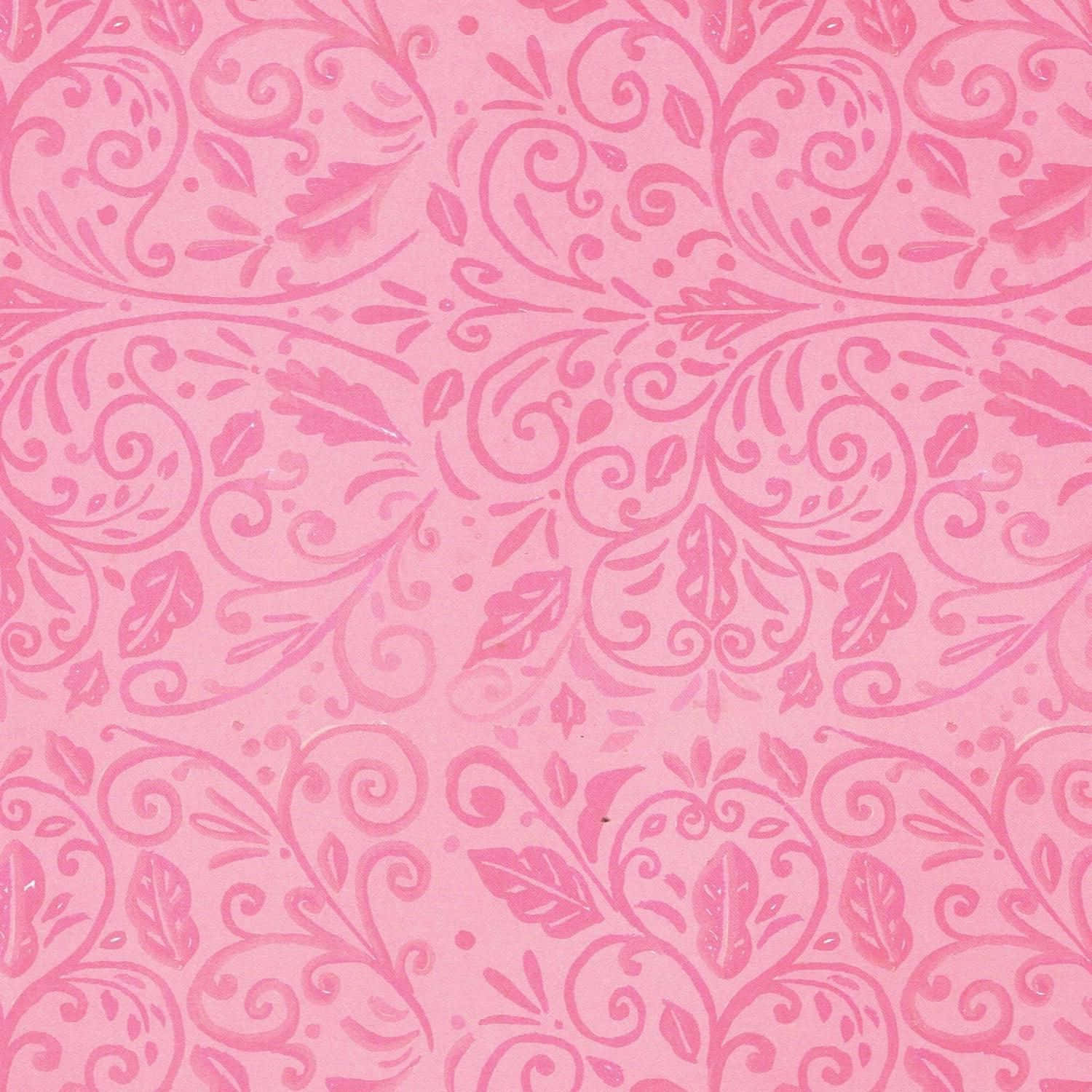 Pink Pattern 桌布 壁紙 — 柔和的粉紅色牆紙，帶有複雜的漩渦花卉圖案和不同深淺粉紅色的葉子圖案。