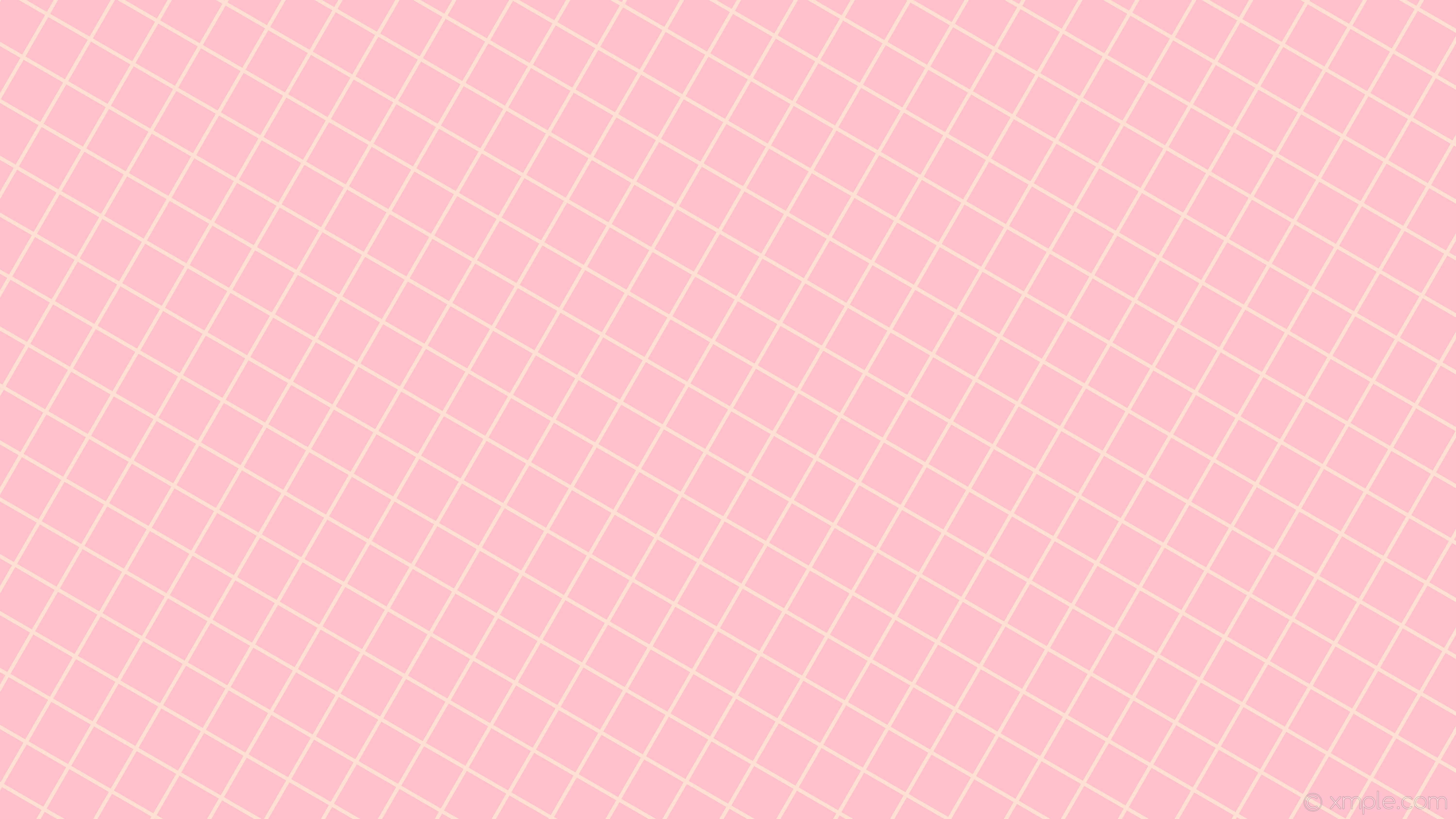 Pastel Aesthetic Grid 桌布 壁紙 — 柔和的粉紅色背景，帶有微妙的奶油色對角線網格圖案，營造出乾淨簡約的美感。