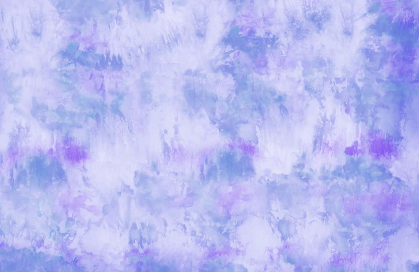 Pastel Tie Dye 桌布 壁紙 — 柔和的薰衣草色和天藍色水彩洗滌融合成夢幻般的抽象紋理，帶有溫柔的筆觸。