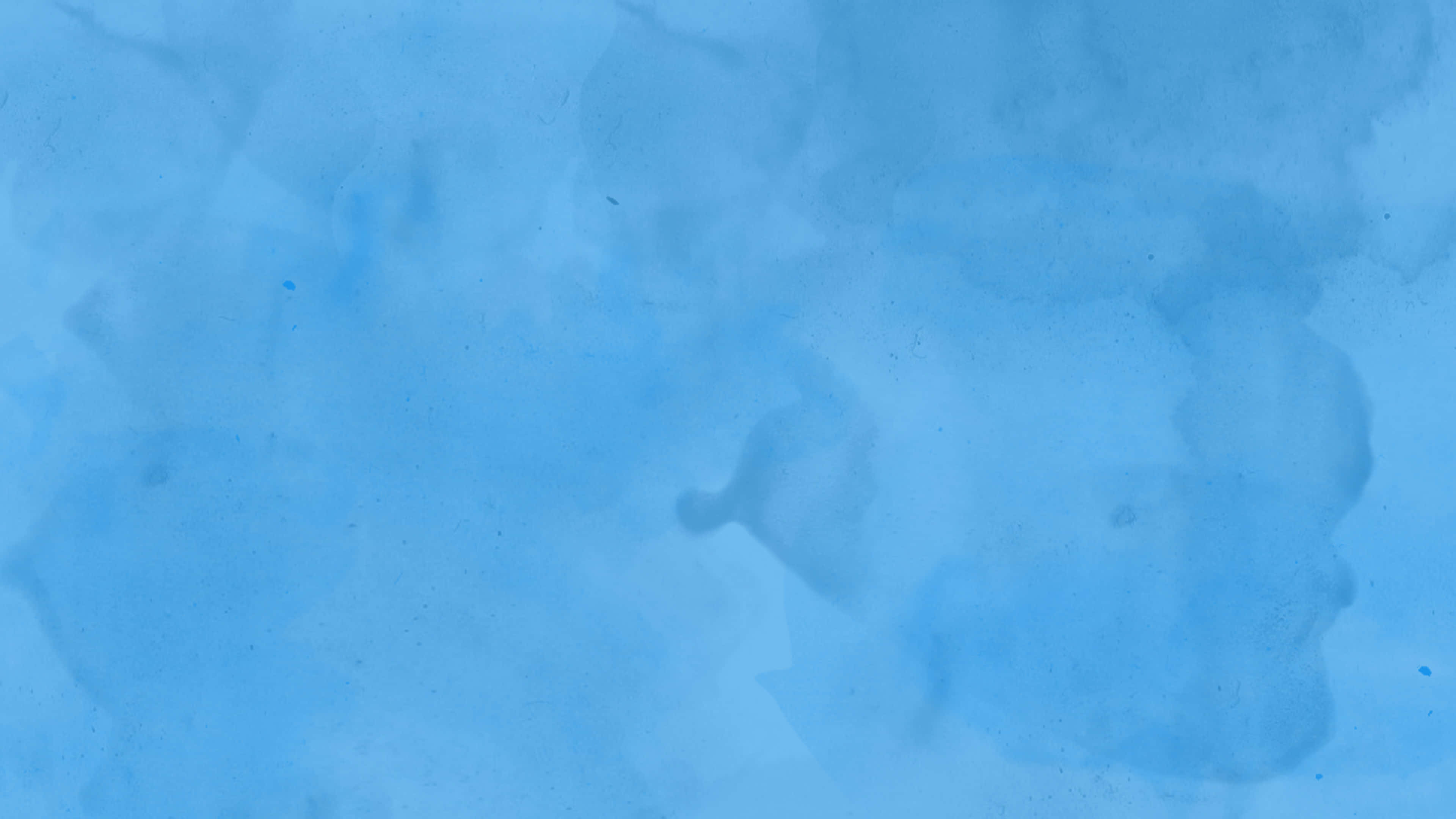 Blue 桌布 壁紙 — 柔和的藍色水彩洗滌，表面帶有細微紋理和柔和漸變。