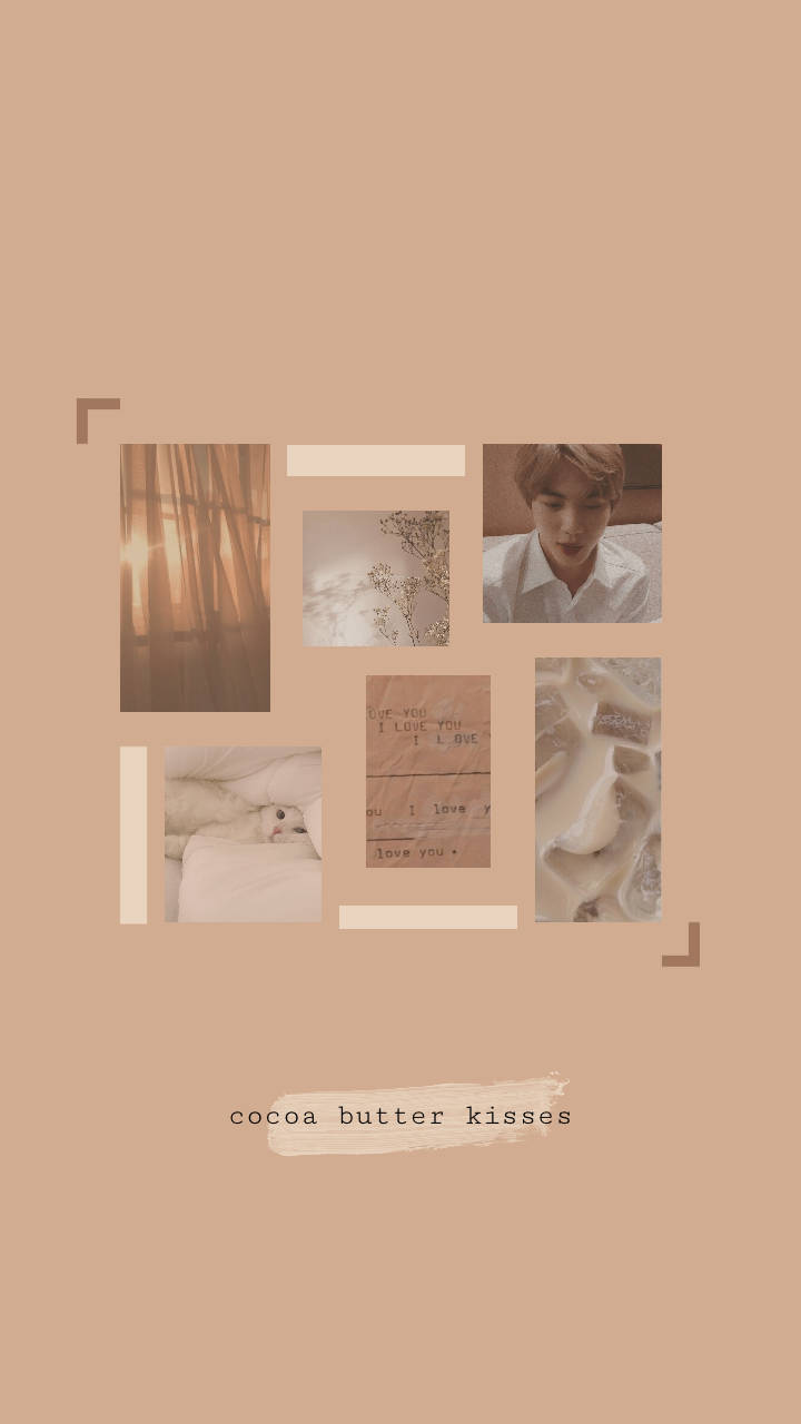 Beige Aesthetic Phone 桌布 壁紙 — 柔和米色拼貼畫，包含親密照片，包括一個人、一隻貓和陽光照射的窗簾，並以手寫筆記和裝飾框架排列。