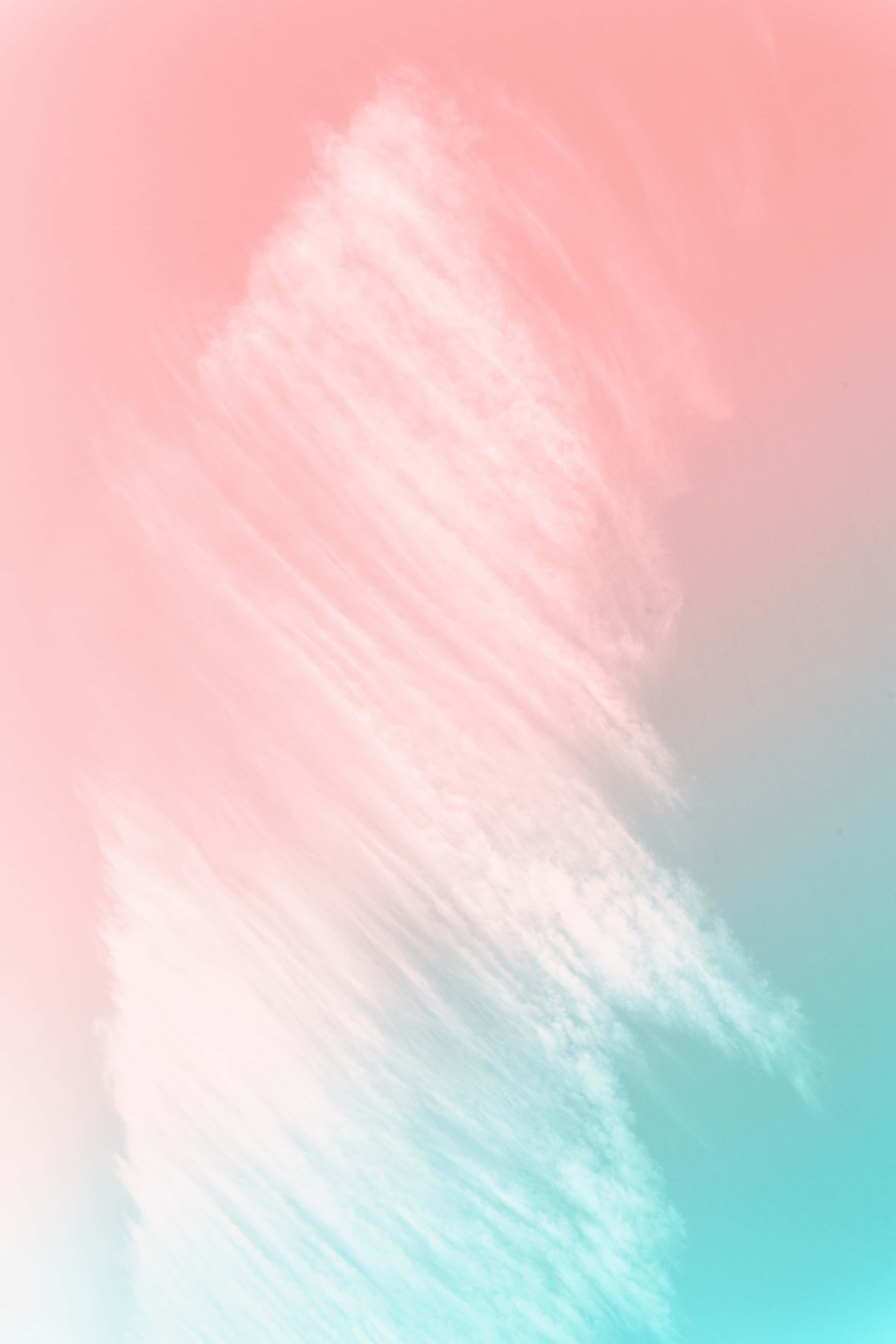 Solid Pastel 桌布 壁紙 — 柔和粉彩漸變，帶有斜向白色筆觸，融合粉紅和藍綠色調。