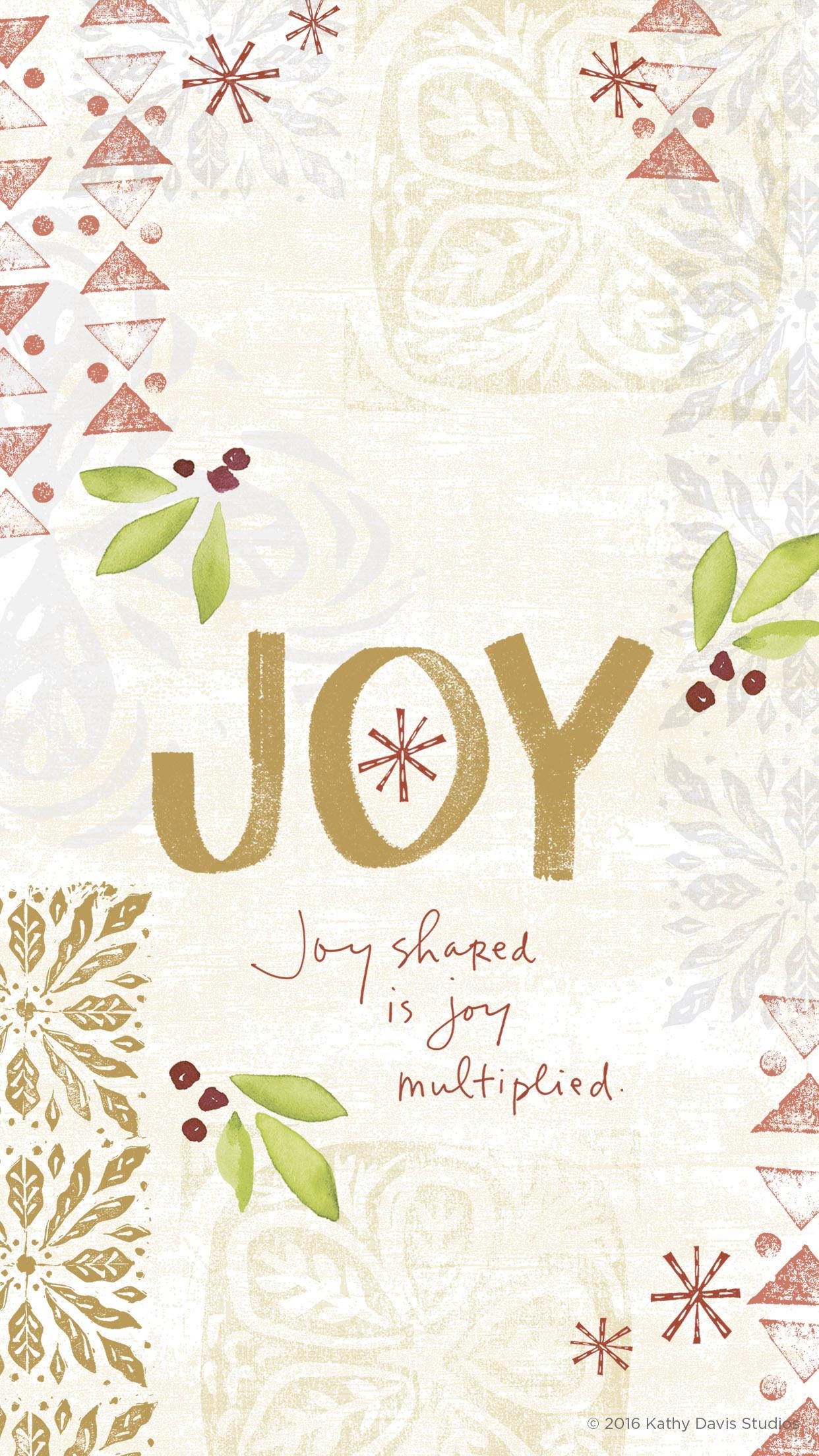 柔粉歡樂語錄 壁紙 — 一個節日插圖，金色字母拼出JOY，周圍環繞著綠色冬青漿果和紅色幾何雪花，背景為奶油色。