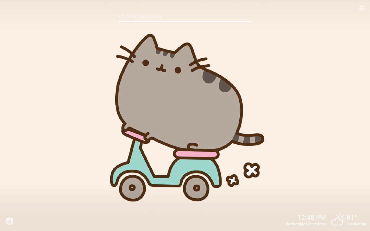 一隻可愛的灰色卡通貓咪騎著一輛藍色、粉紅色手柄的滑板車。