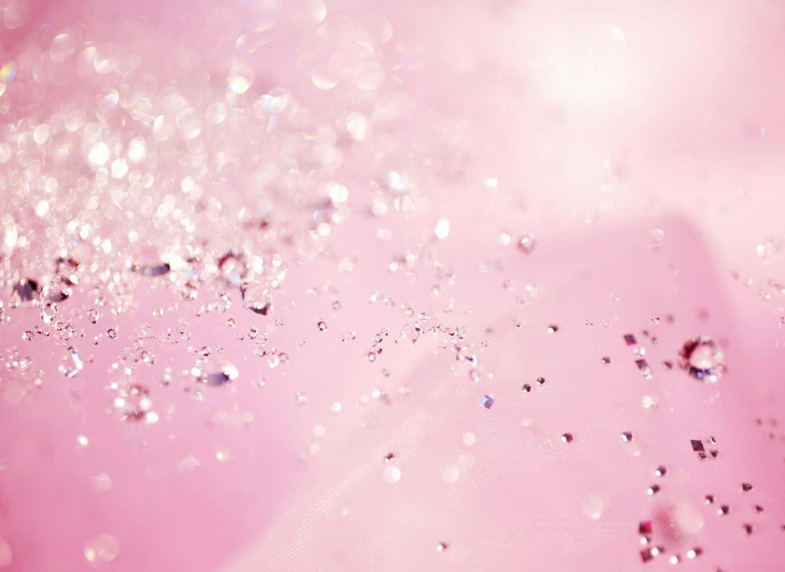Pink Crystal Quartz 桌布 壁紙 — 柔軟嘅粉紅色布料點綴閃爍嘅閃粉粒子，營造出夢幻而精緻嘅質感。