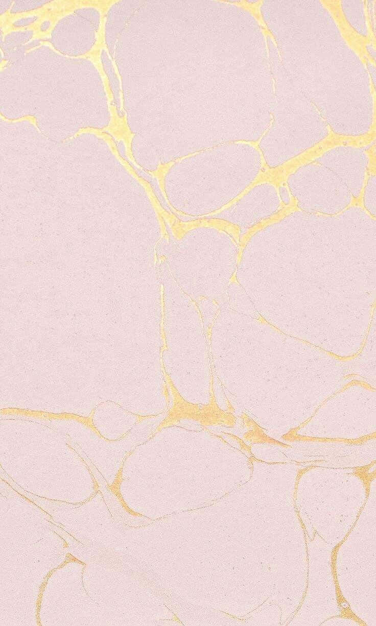 Marble Pink 桌布 壁紙 — 柔軟嘅粉紅色背景，帶有流動嘅金色紋理，似大理石或液態金屬，構成奢華抽象圖案。