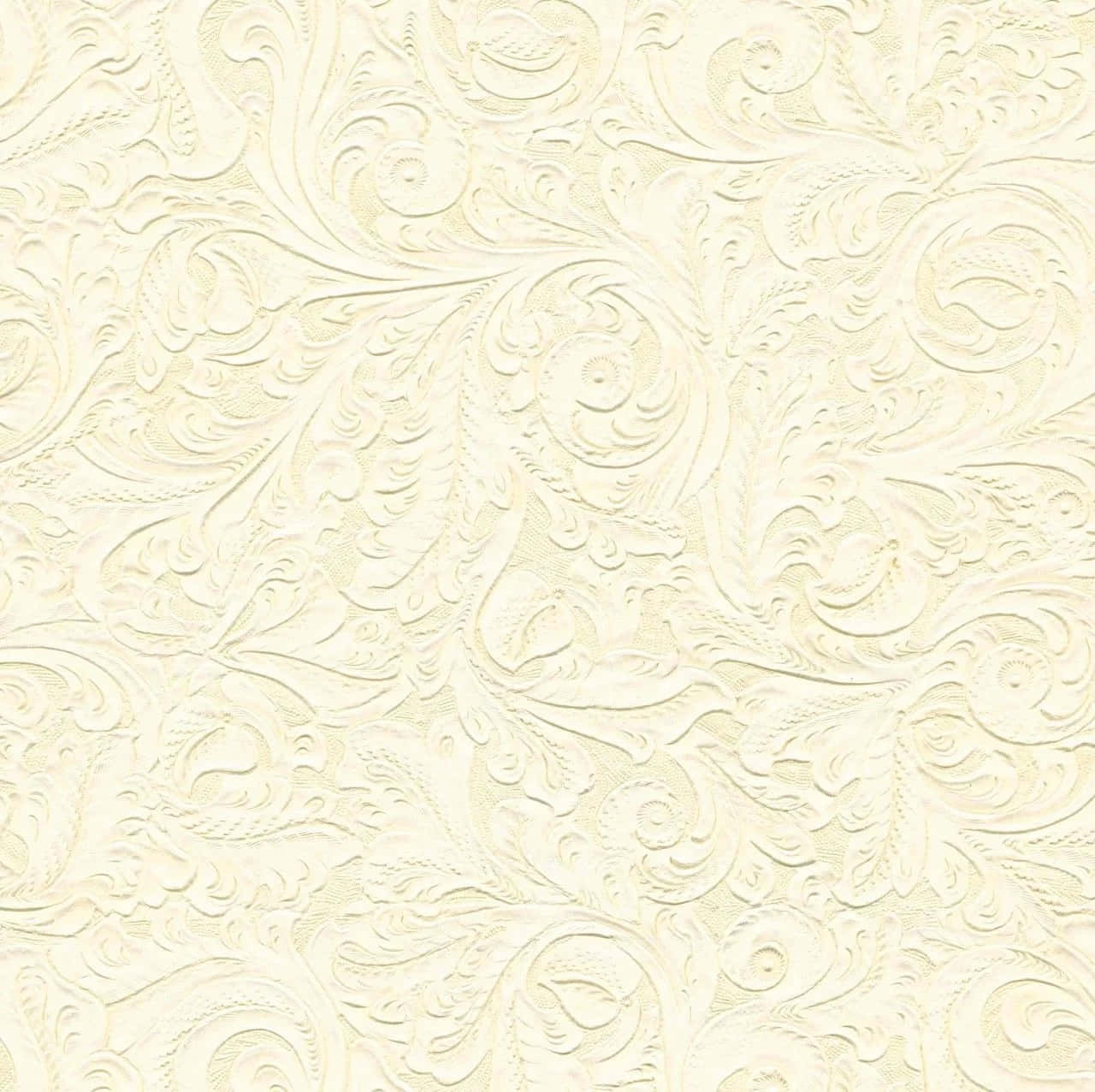 奶油色牆紙，帶有壓花花卉和藤蔓圖案，適合優雅的室內設計。