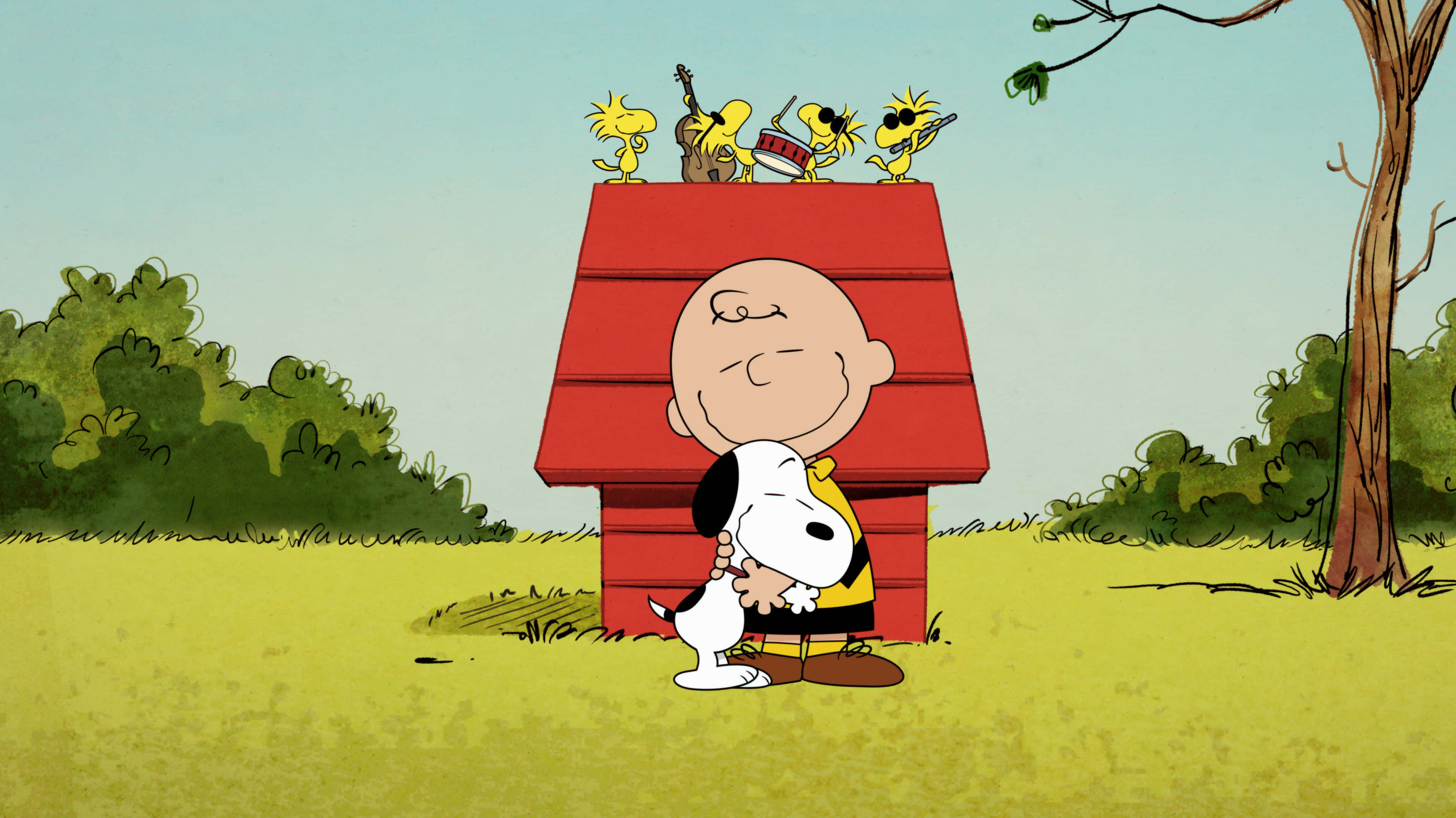 史努比 桌布 壁紙 — 查理布朗和史努比在查理嘅紅色狗屋前溫暖擁抱，三隻黃色雀仔喺屋頂上演奏樂器。