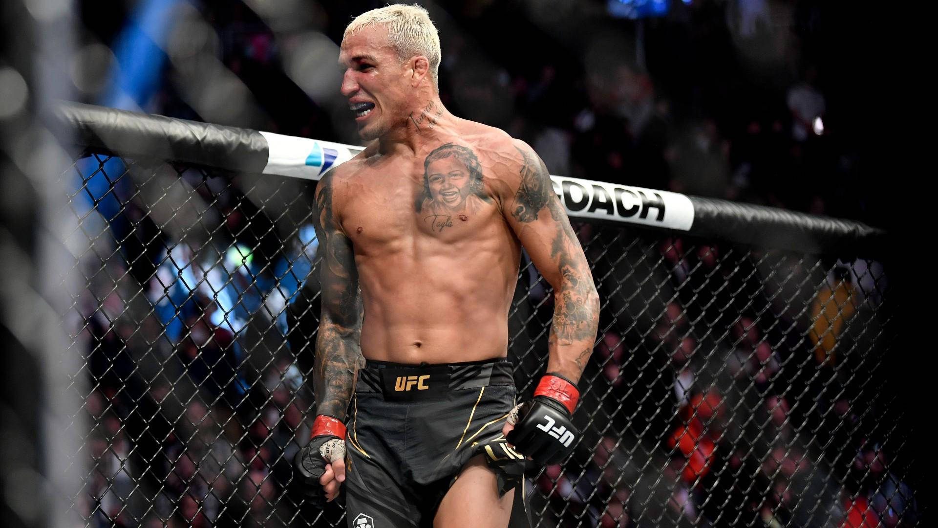 比賽期間，八角籠內有紋身的MMA拳手。