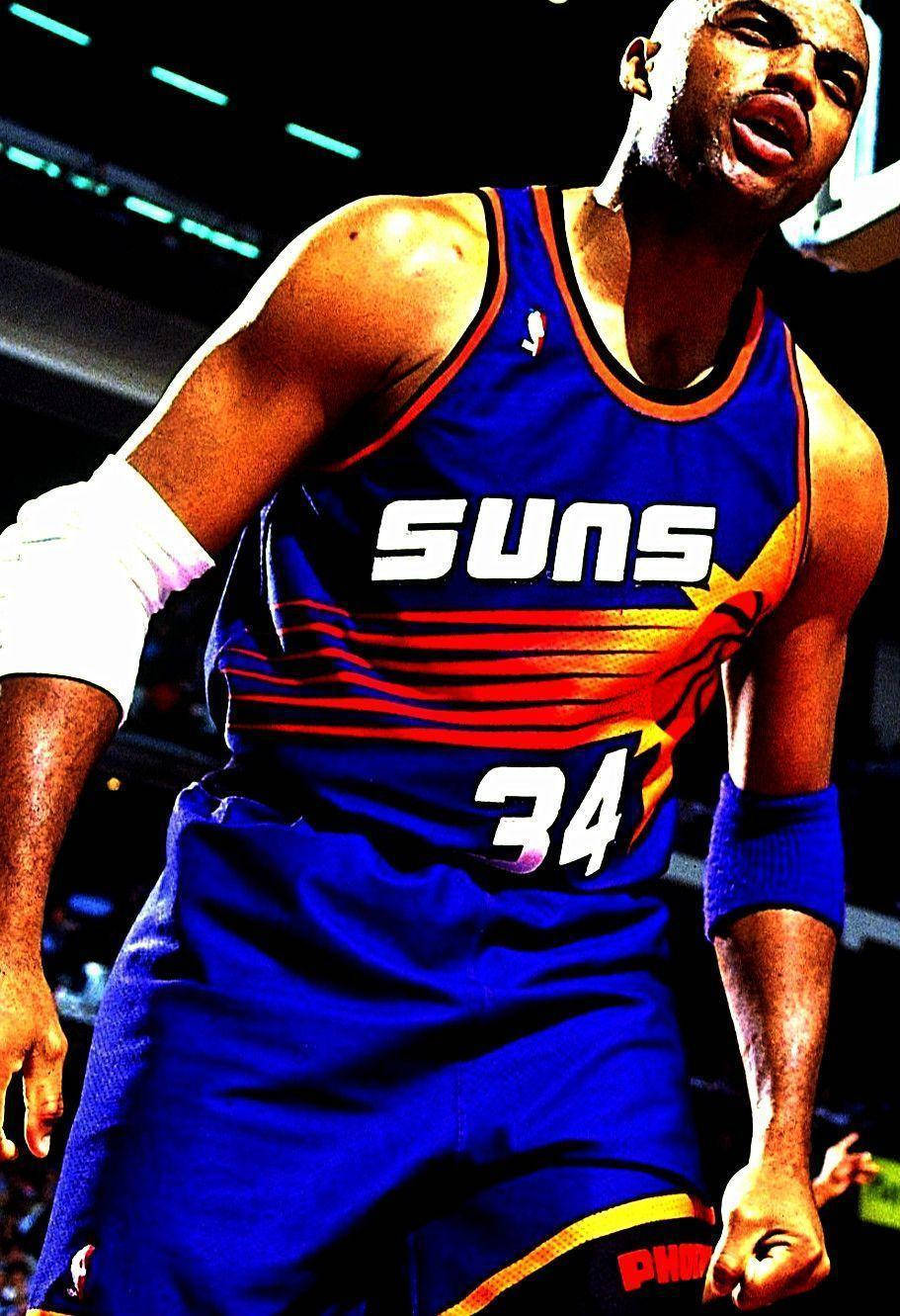 身穿藍色Suns球衣背號34的籃球運動員比賽中