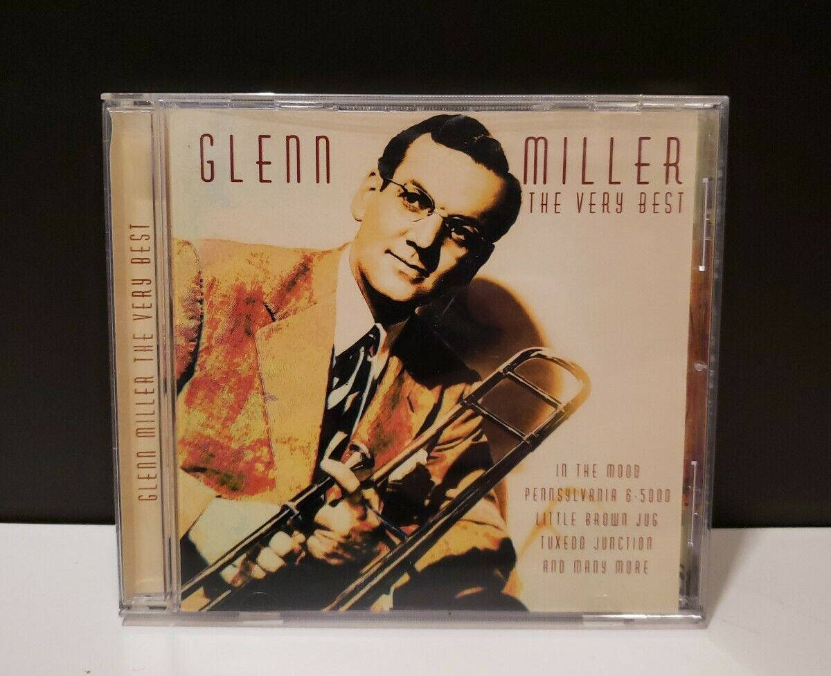 格倫·米勒歌曲專輯封面 壁紙 — 一張Glenn Miller拿著長號的復古CD封面，帶有溫暖的棕褐色調和經典爵士字體。