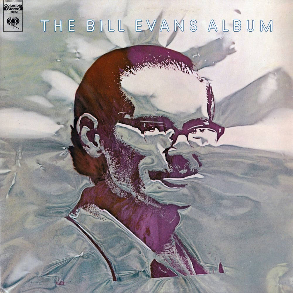 爵士鋼琴家 Bill Evans 的抽象繪畫風格肖像，採用紫色和灰色色調。