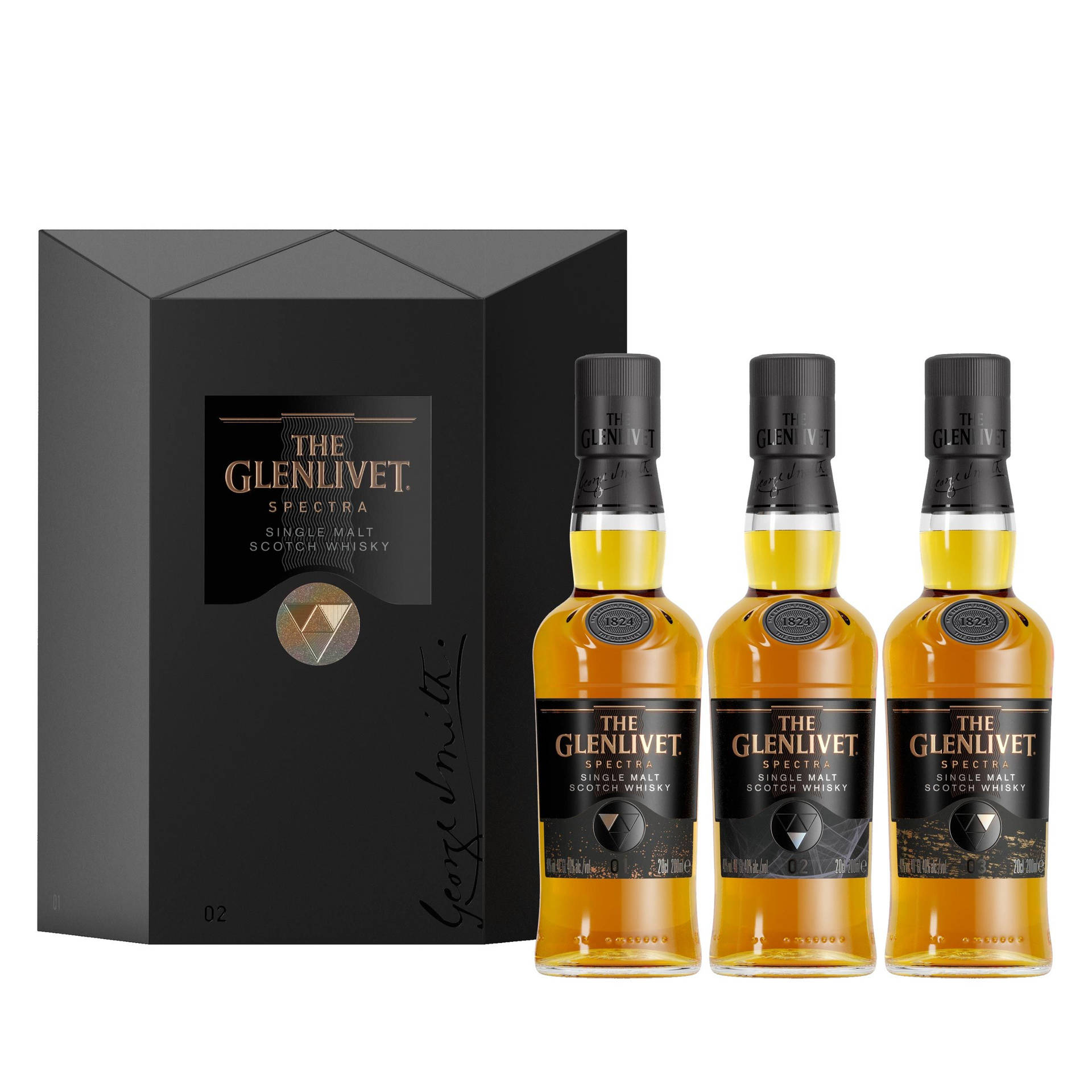 三瓶 Glenlivet Spectra 威士忌和一個黑色禮盒。