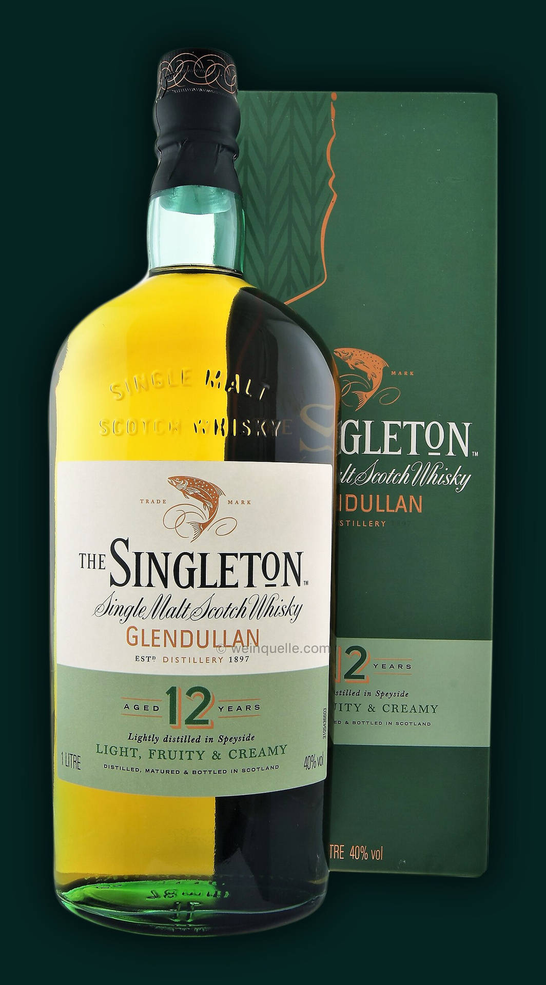 一瓶Singleton 12年單一麥芽蘇格蘭威士忌及其綠色禮盒。