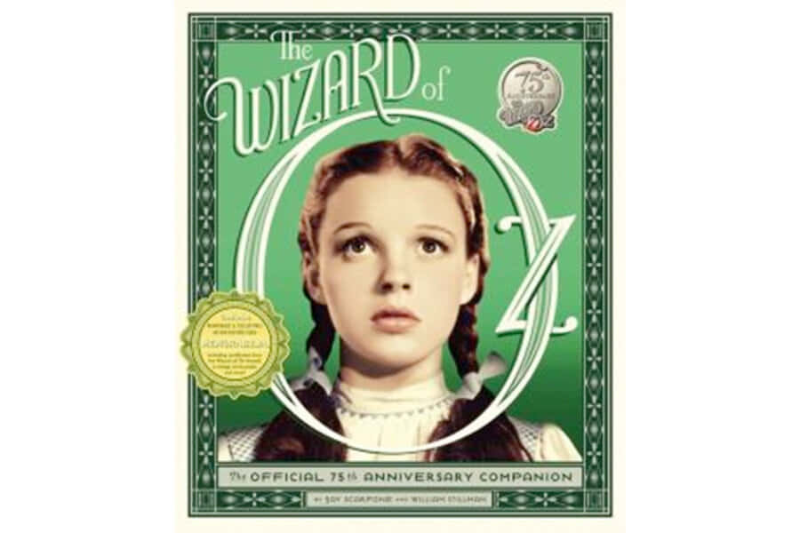 《綠野仙蹤》官方75週年紀念伴侶封面， featuring Judy Garland 飾演 Dorothy。