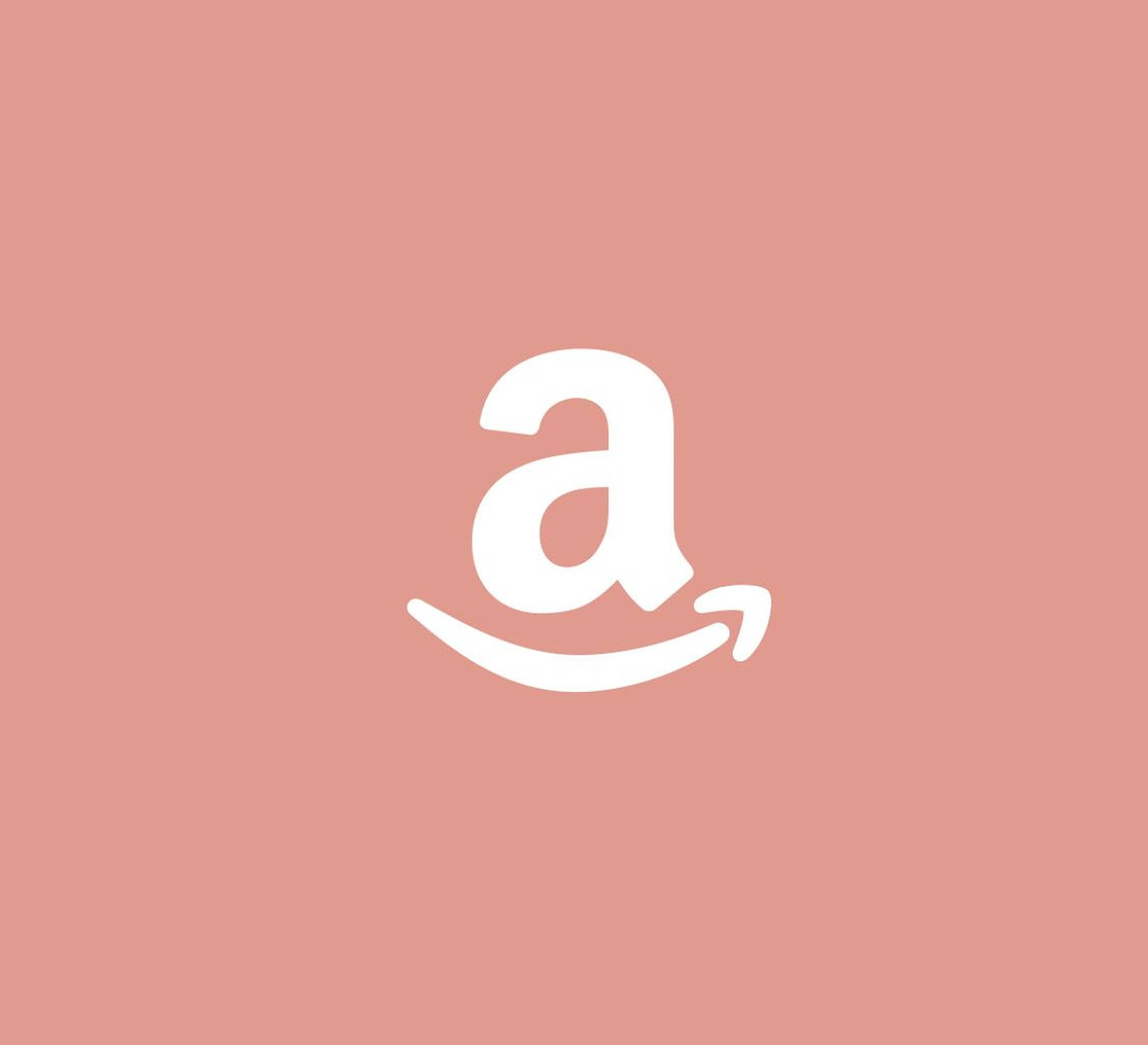 桃色 Amazon 標誌 壁紙 — 一個極簡的白色Amazon標誌，居中放在純色塵土玫瑰色背景上。