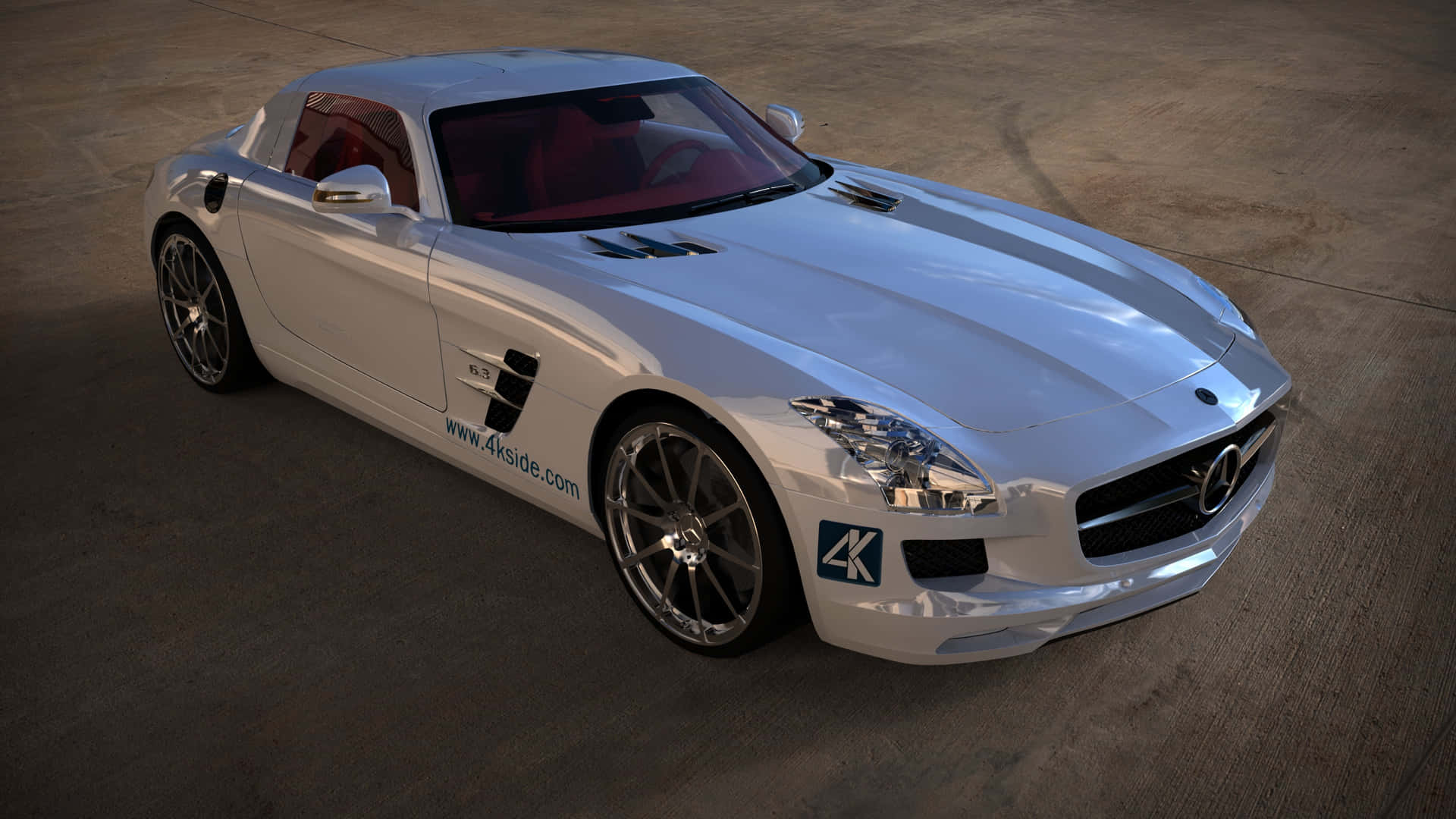 銀色 Mercedes 跑車，紅色座椅，停在混凝土上。