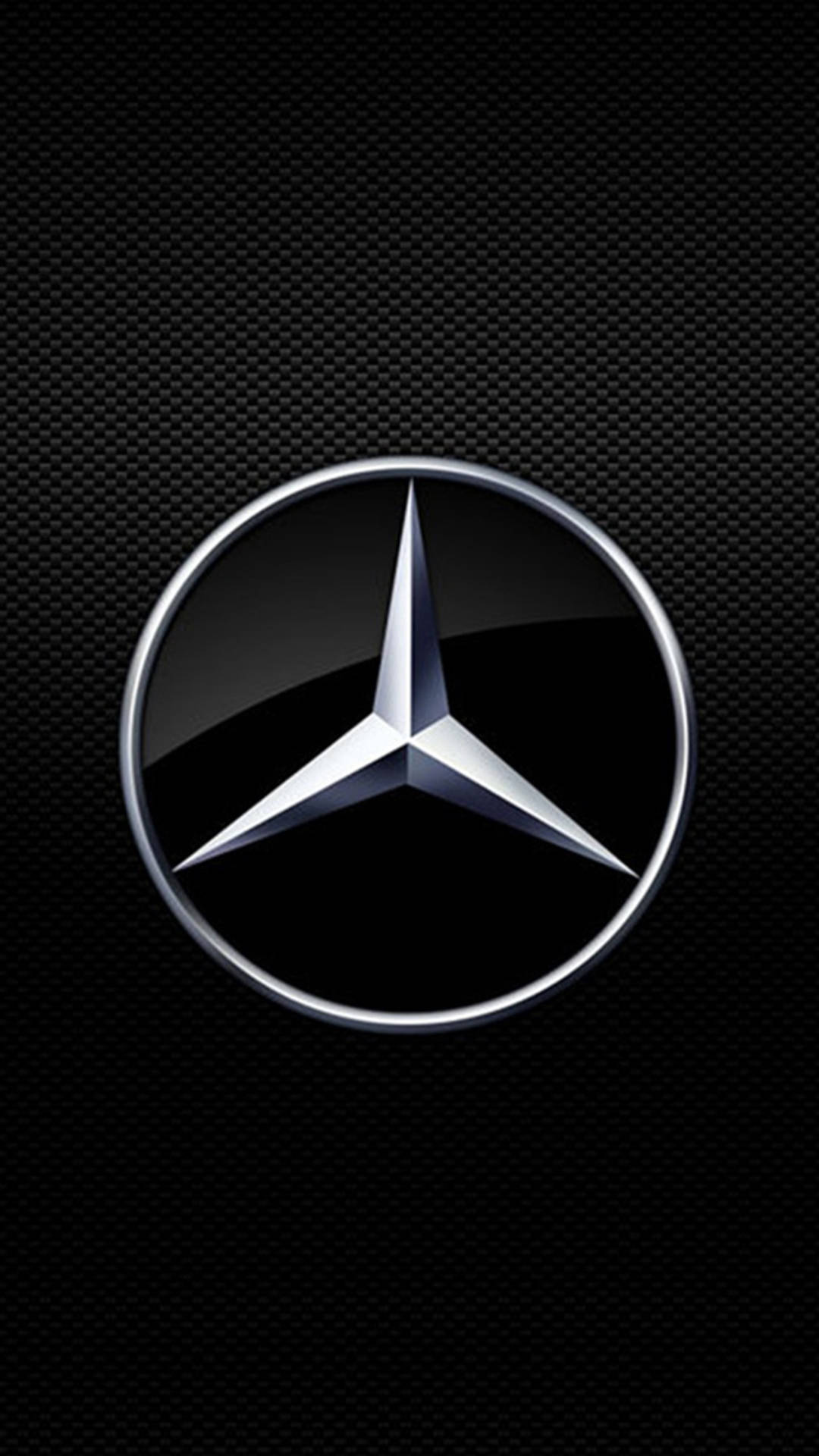 碳纖維背景上的 Mercedes-Benz 標誌
