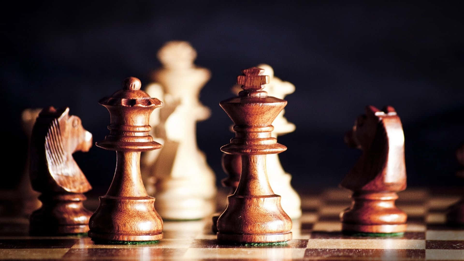 棋盤上的國際象棋棋子 壁紙