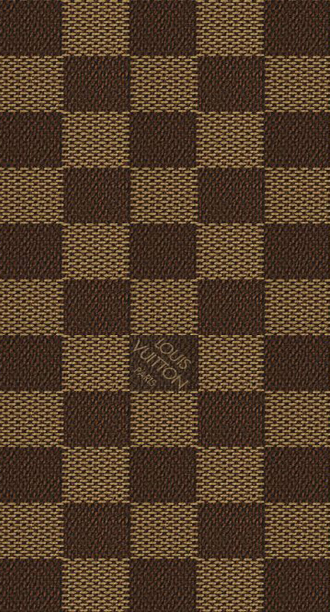 Checkered 桌布 壁紙 — 棕色和棕褐色格紋路易威登字母圖案帆布特寫，可見編織紋理和品牌標誌。