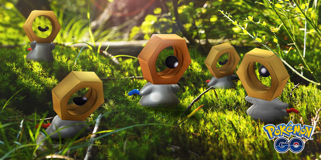 森林中的多隻3D Meltan 壁紙 — 五個六邊形的寶可夢帶著笑臉坐在陽光普照的綠色草地上，周圍有野生植物。