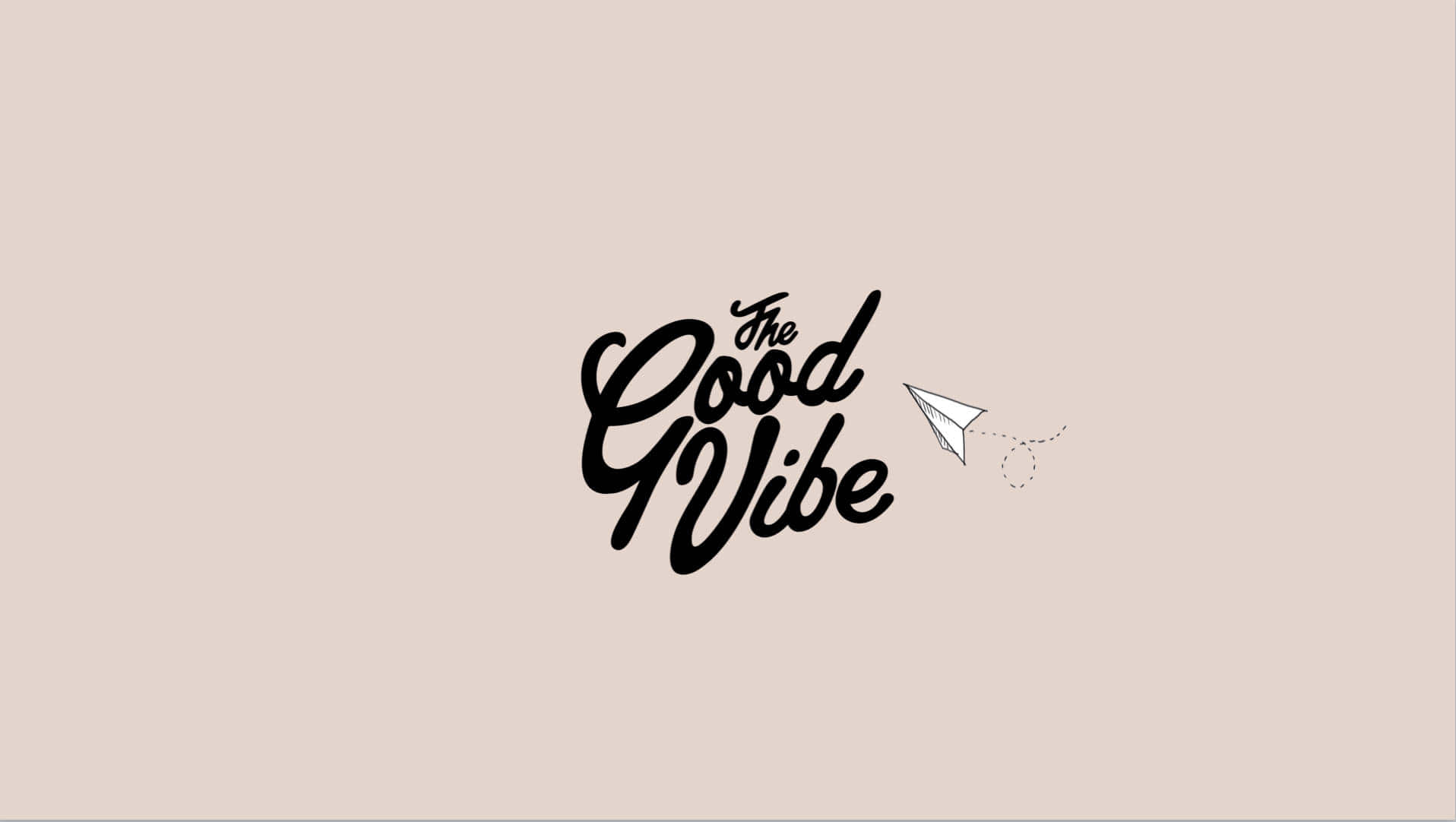 The Good Vibe Logo 壁紙 — 極簡標誌，黑色草書文字寫著「The Good Vibe」，白色紙飛機在米色背景上留下虛線。