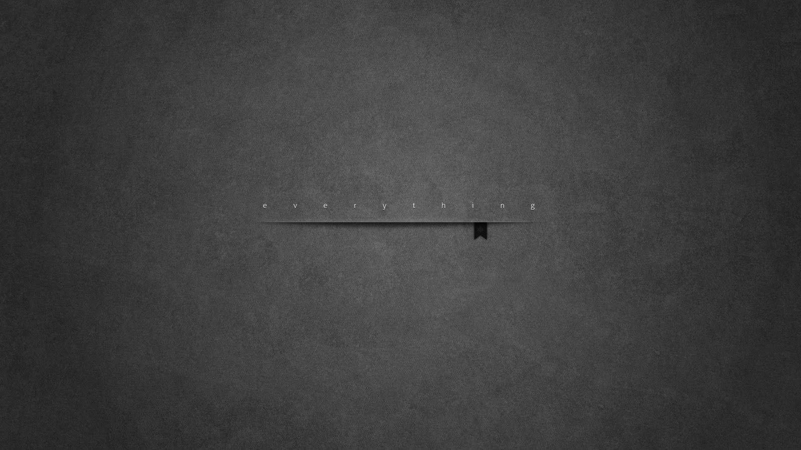 Typography 桌布 壁紙 — 極簡深灰色紋理背景，中央有細小白色字母的單詞 'everything'，位於一條帶有書籤圖標的細水平線上方。