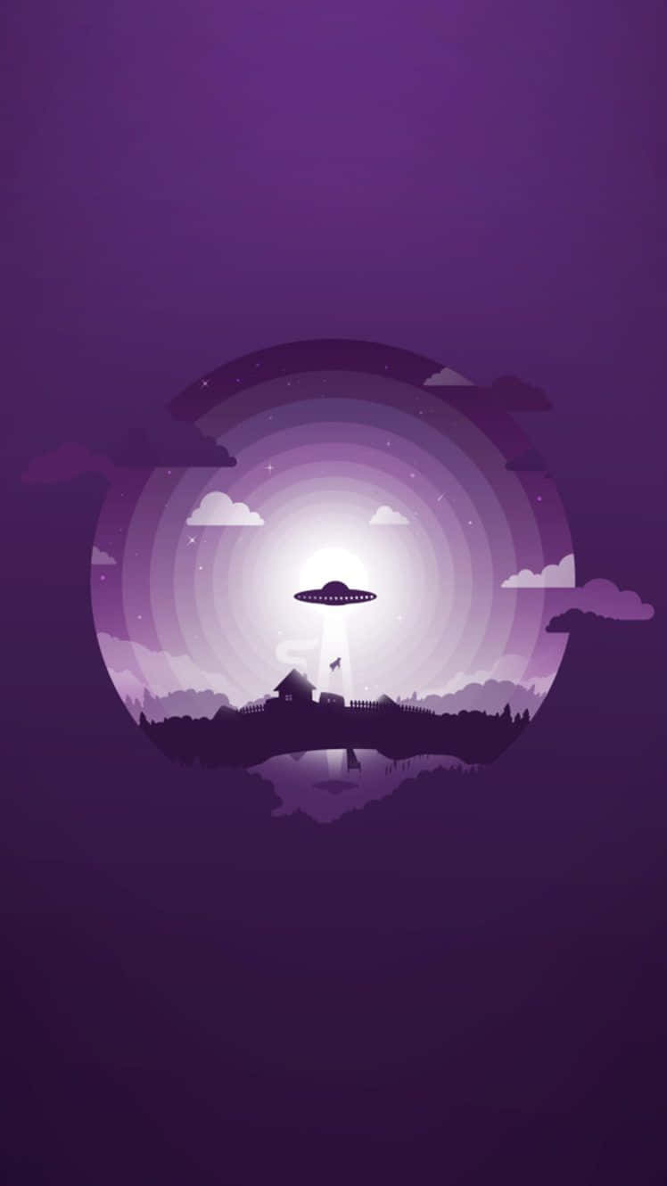 一個UFO盤旋在房屋上方，下方是帶有同心環的發光紫色天空。
