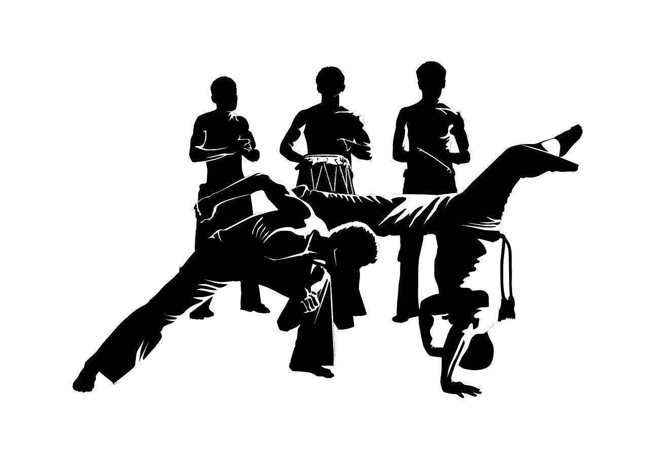 黑色剪影的武術家在白色背景上做出動態動作。