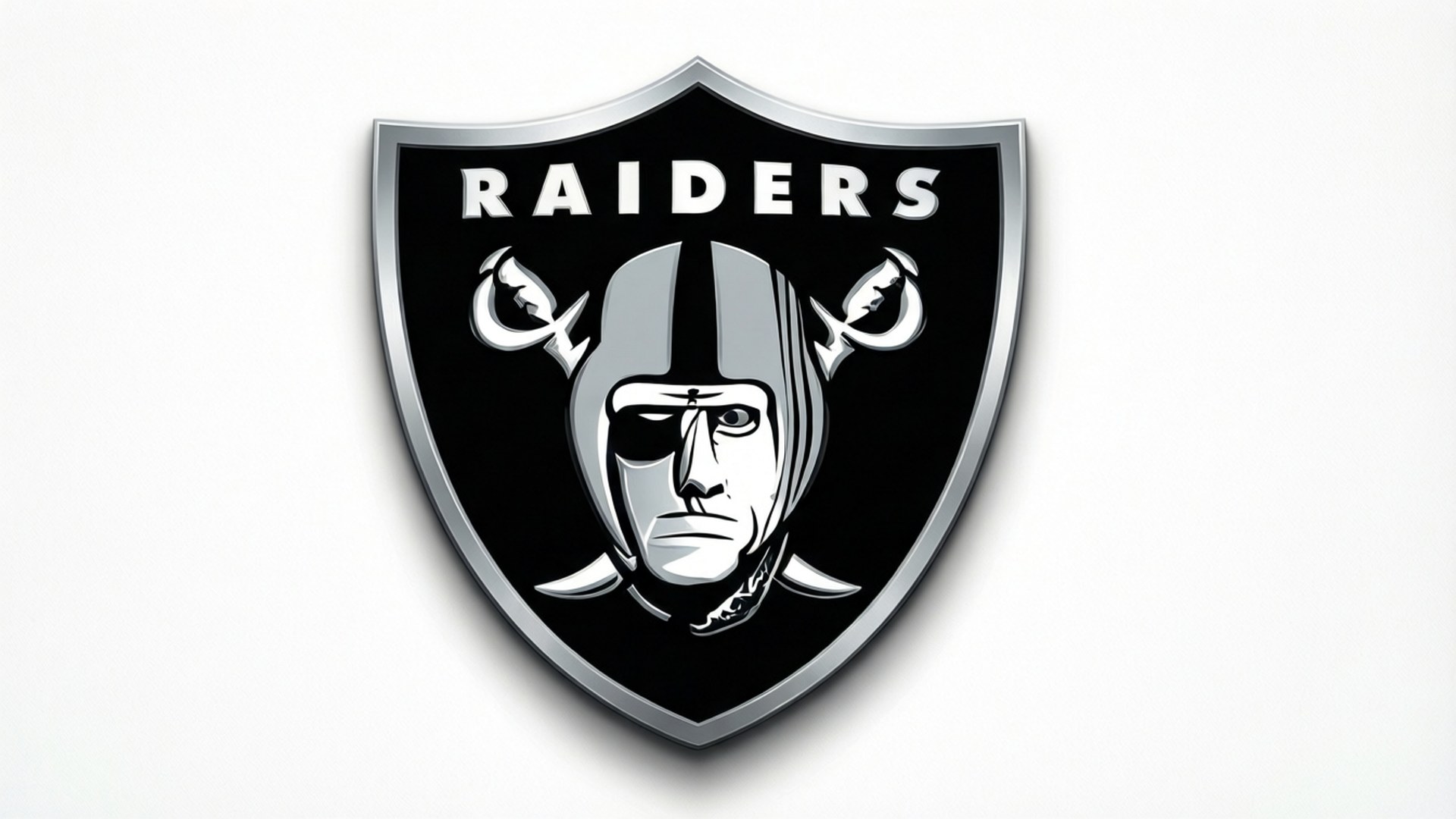 極簡風格掠奪者盾牌 壁紙 — 一個大膽的黑銀色 Raiders 標誌，以白色背景上的頭盔戰士面孔和交叉劍為特色。