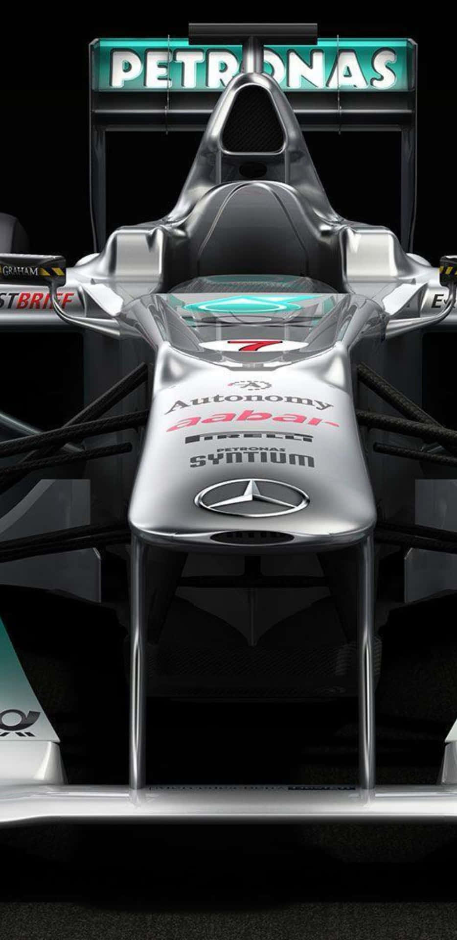 帶有Petronas和Mercedes標誌的銀色一級方程式賽車。